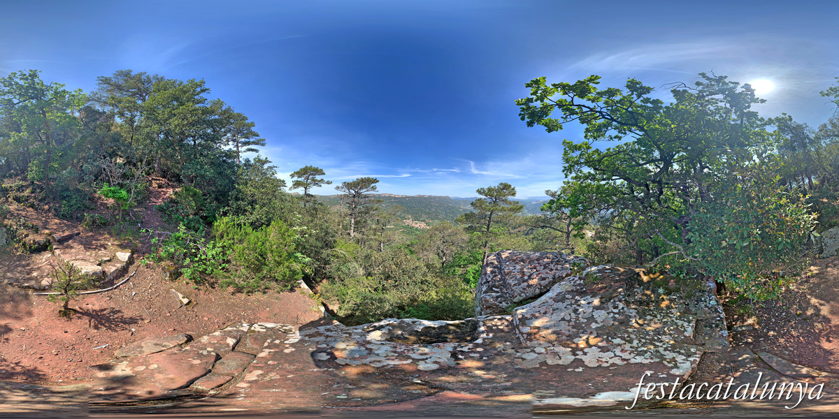 Vistes panoràmiques des de Santa Bàrbara del castell-monestir d'Escornalbou