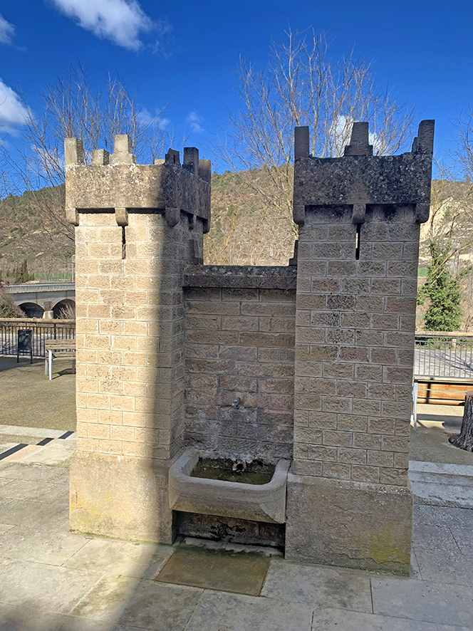 Font de la carretera a Castellfollit de Riubregós