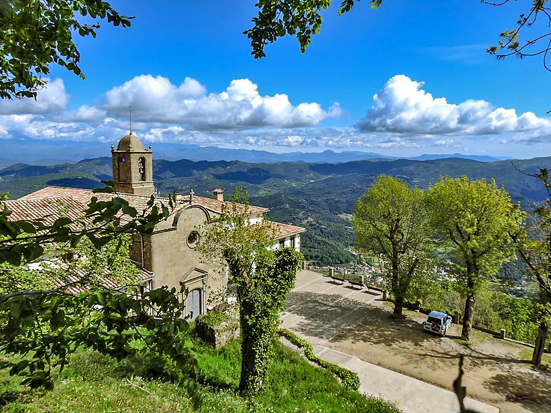 Santuari de la Salut a Sant Feliu de Pallerols ***