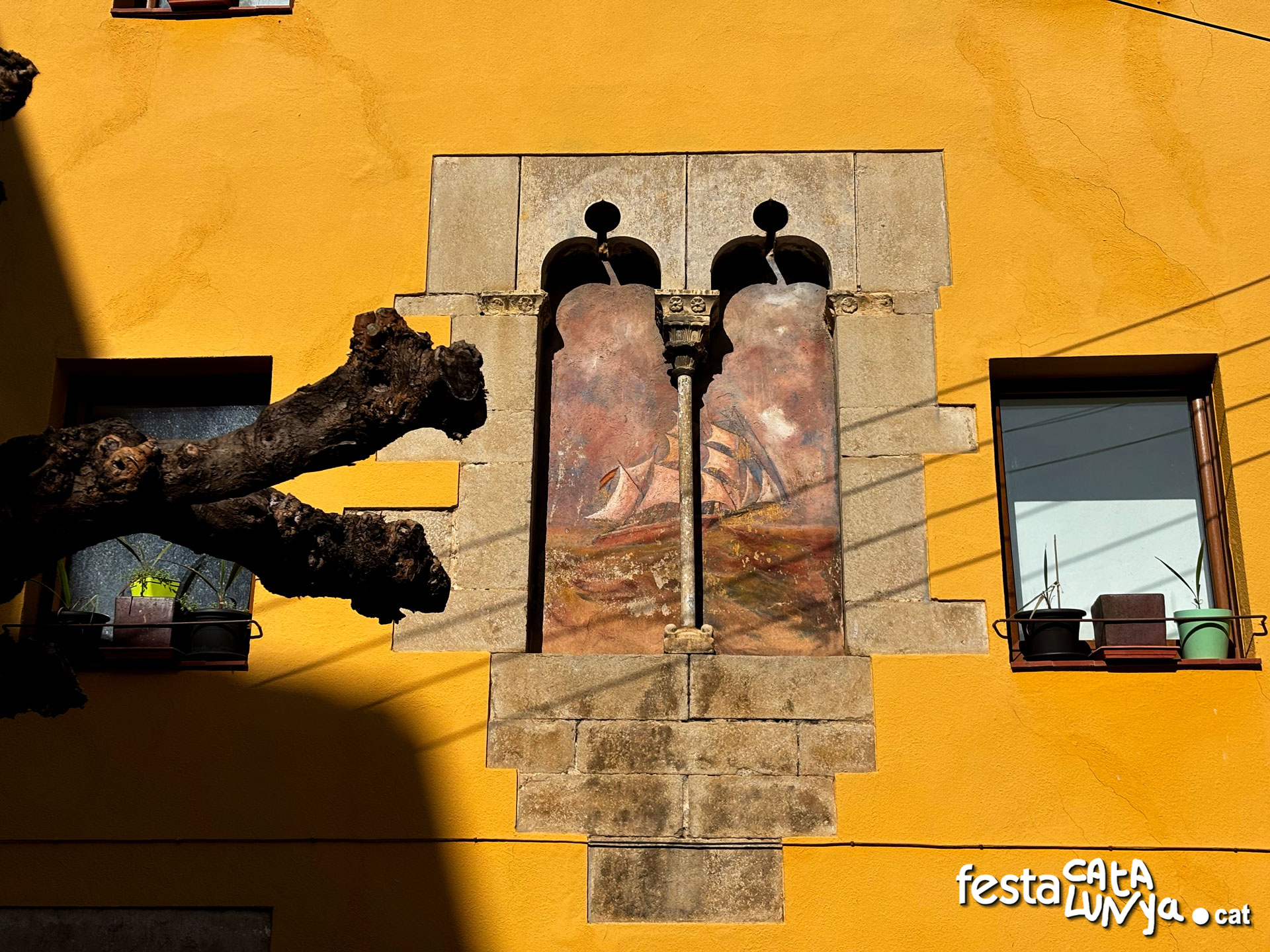 Església de Sant Feliu, Plaça de l'Església i Sagrera de Sant Feliu de Pallerols