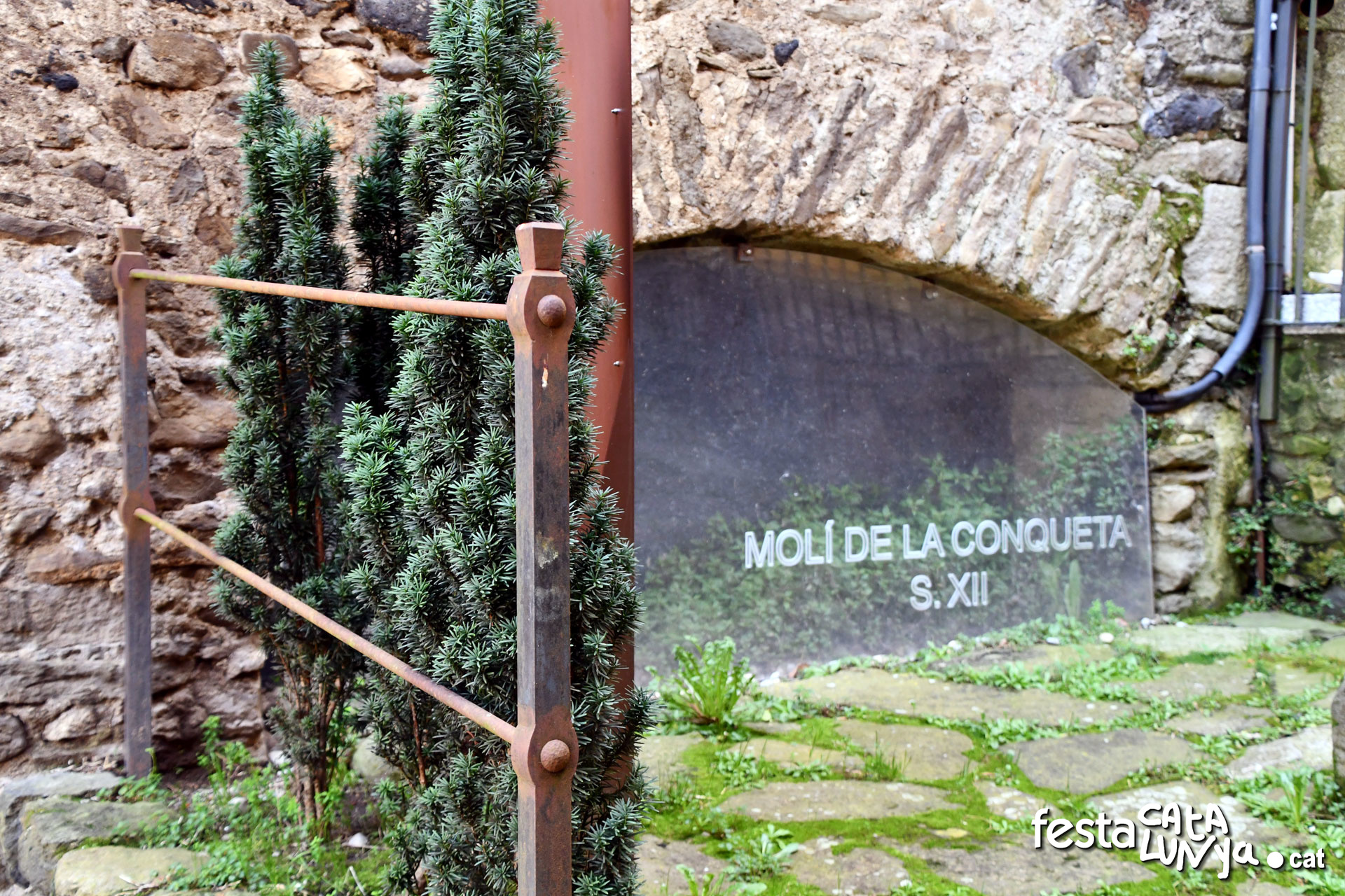 Molí de Conqueta de Sant Feliu de Pallerols ***