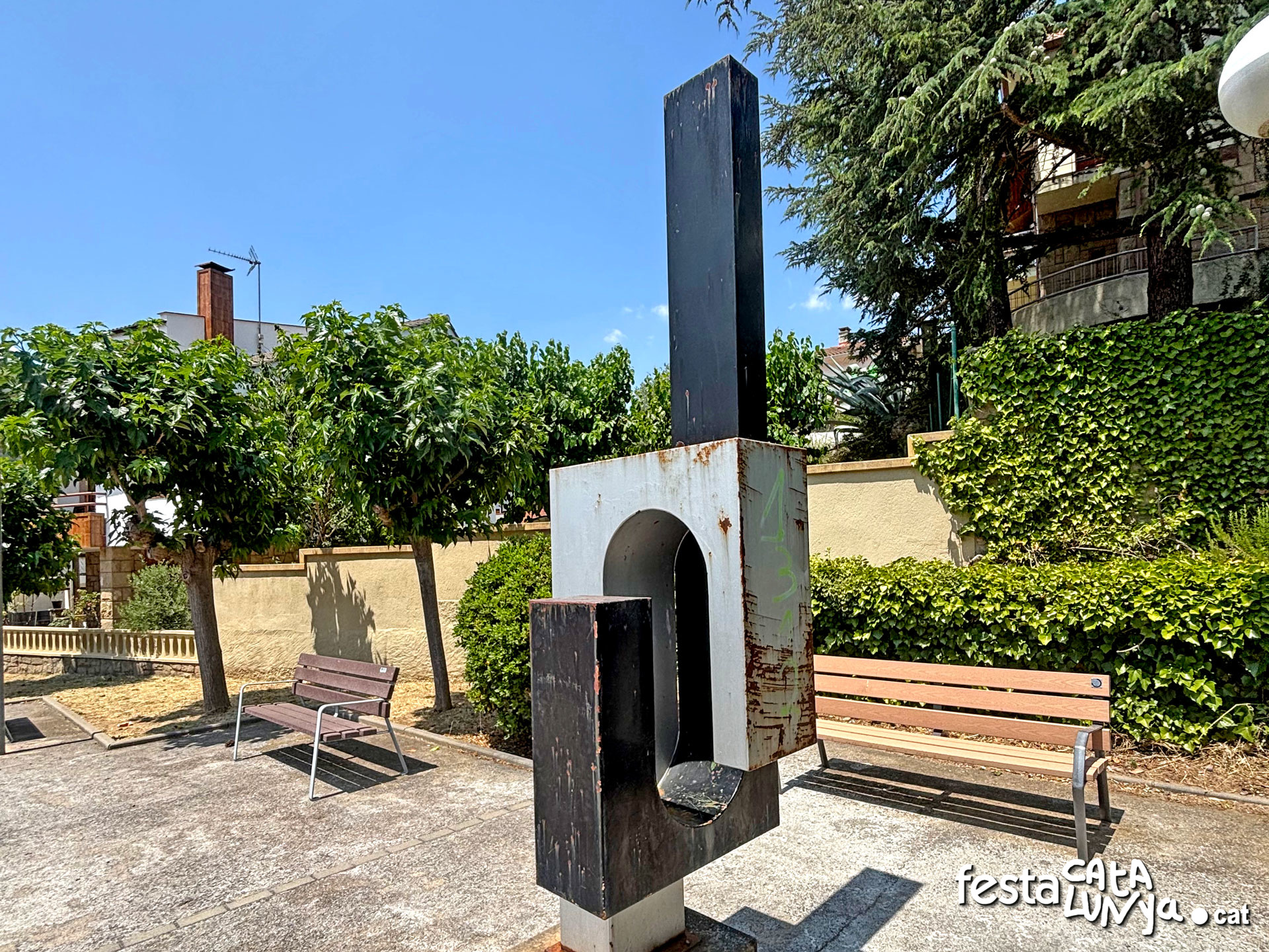 Escultura La Unió de Francesc Colomé i Garrigó a Monistrol de Calders