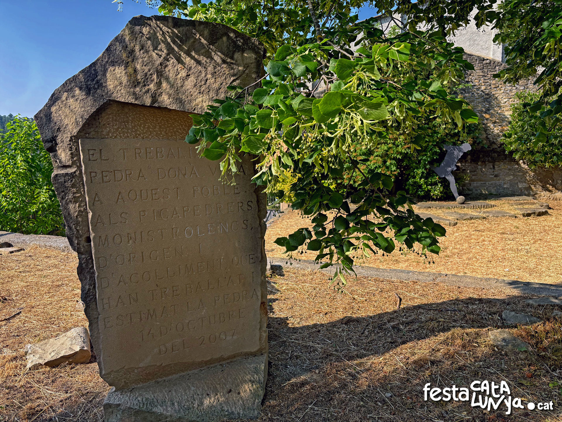 Escultura Monòlit en homenatge al treball de la pedra a Monistrol de Calders