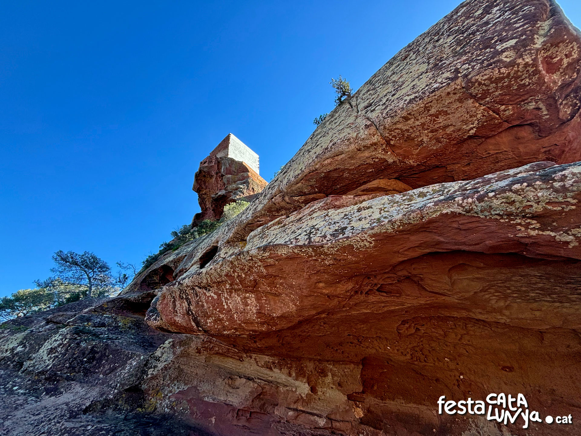 Ermita de la Mare de Déu de la Roca i ermita de Sant Ramon de Mont-roig del Camp ***