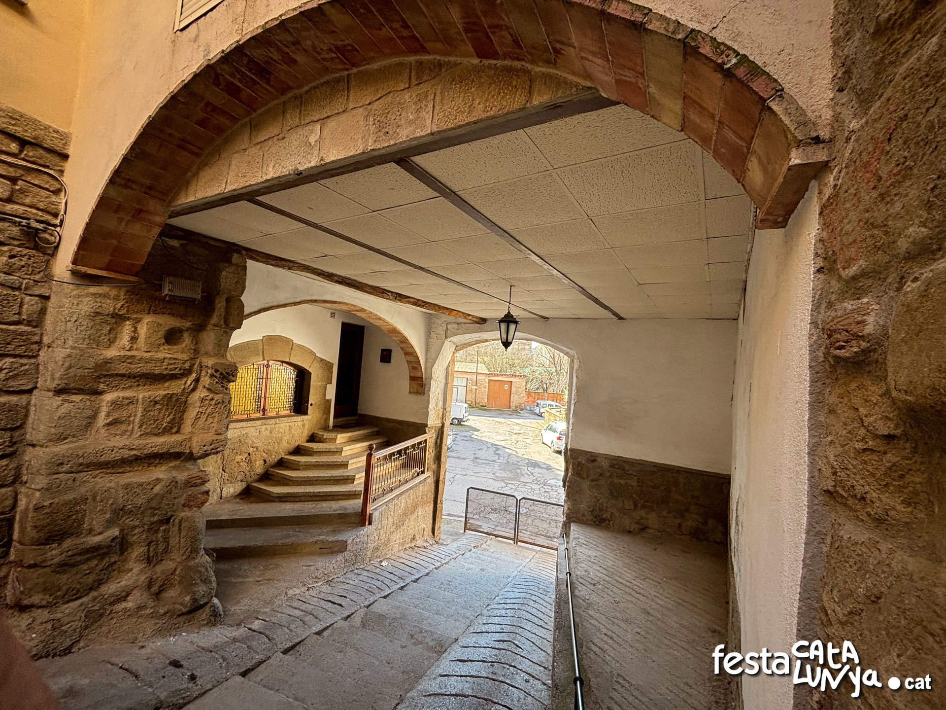 Portals de la muralla de Sanaüja ***