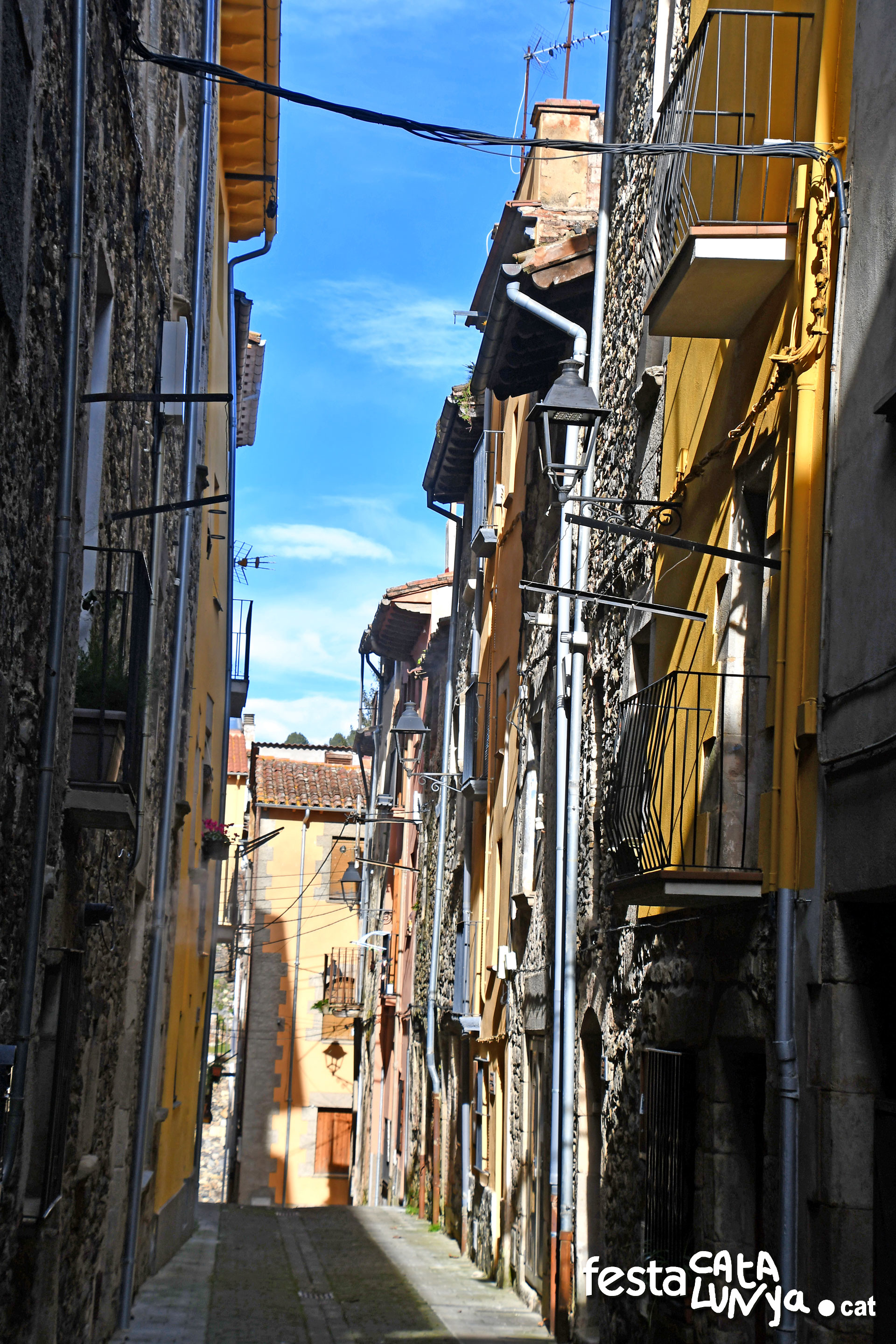 Sant Feliu de Pallerols - Carrer Major