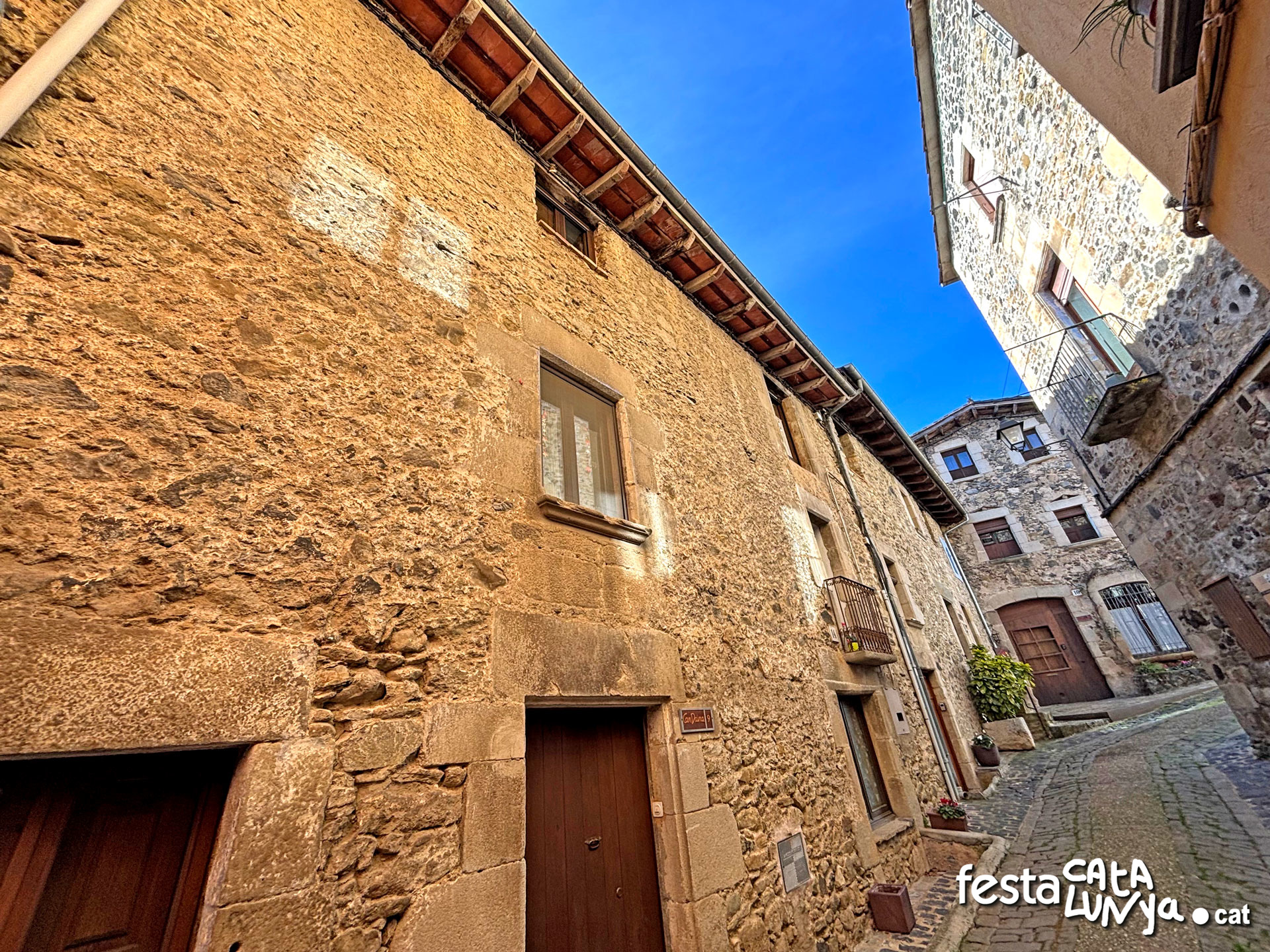 Sant Feliu de Pallerols - Carrer del Puig