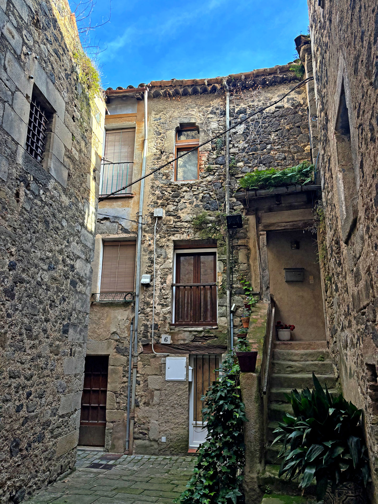 Sant Feliu de Pallerols - Sagrera