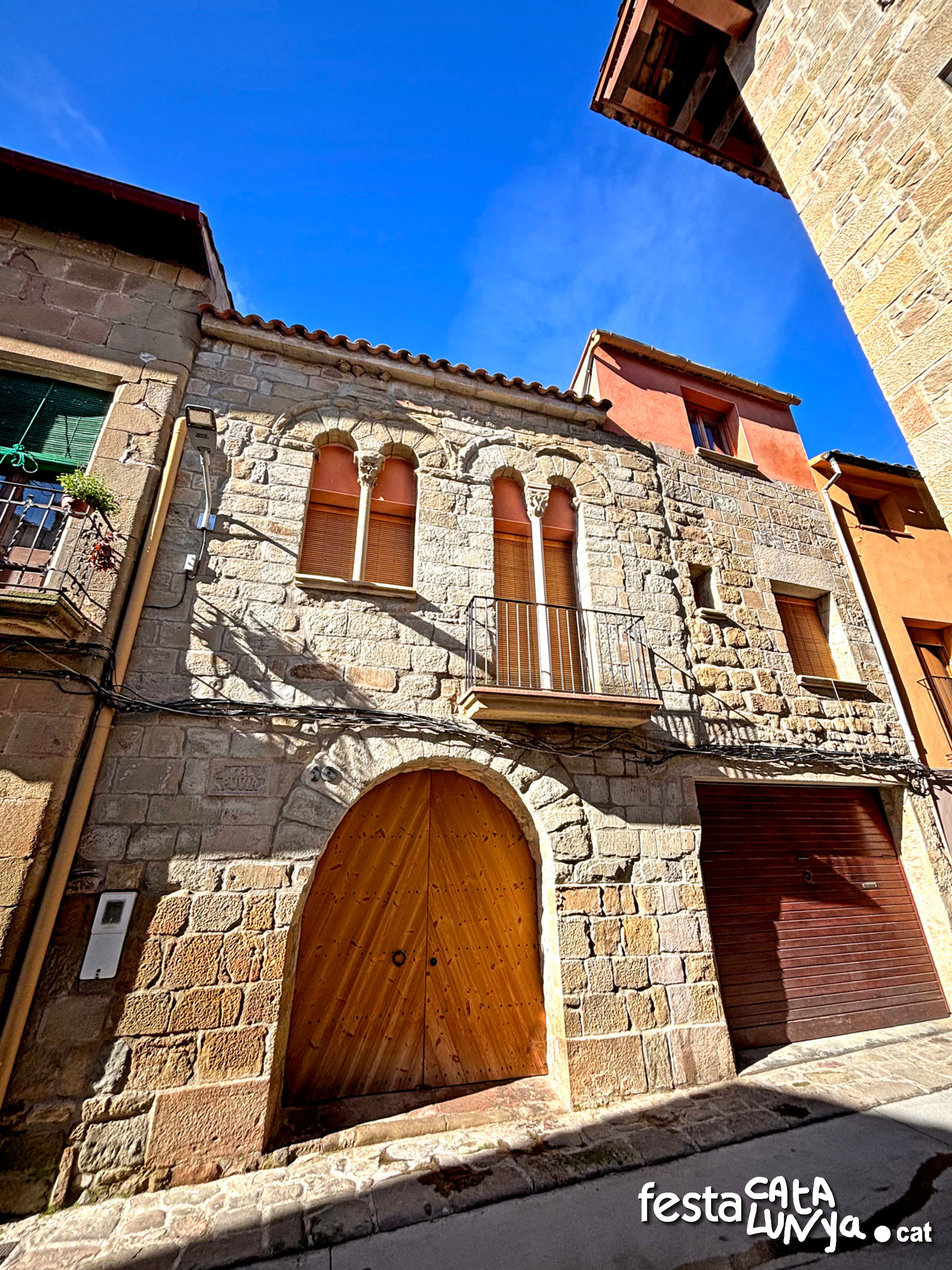 Sanaüja - Carrer Major - Cal Carnisser