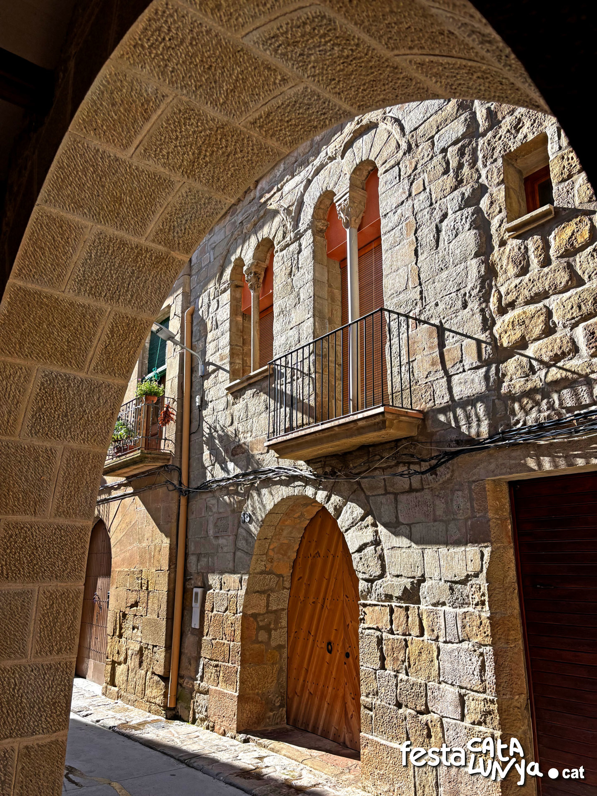 Sanaüja - Carrer Major - Cal Carnisser