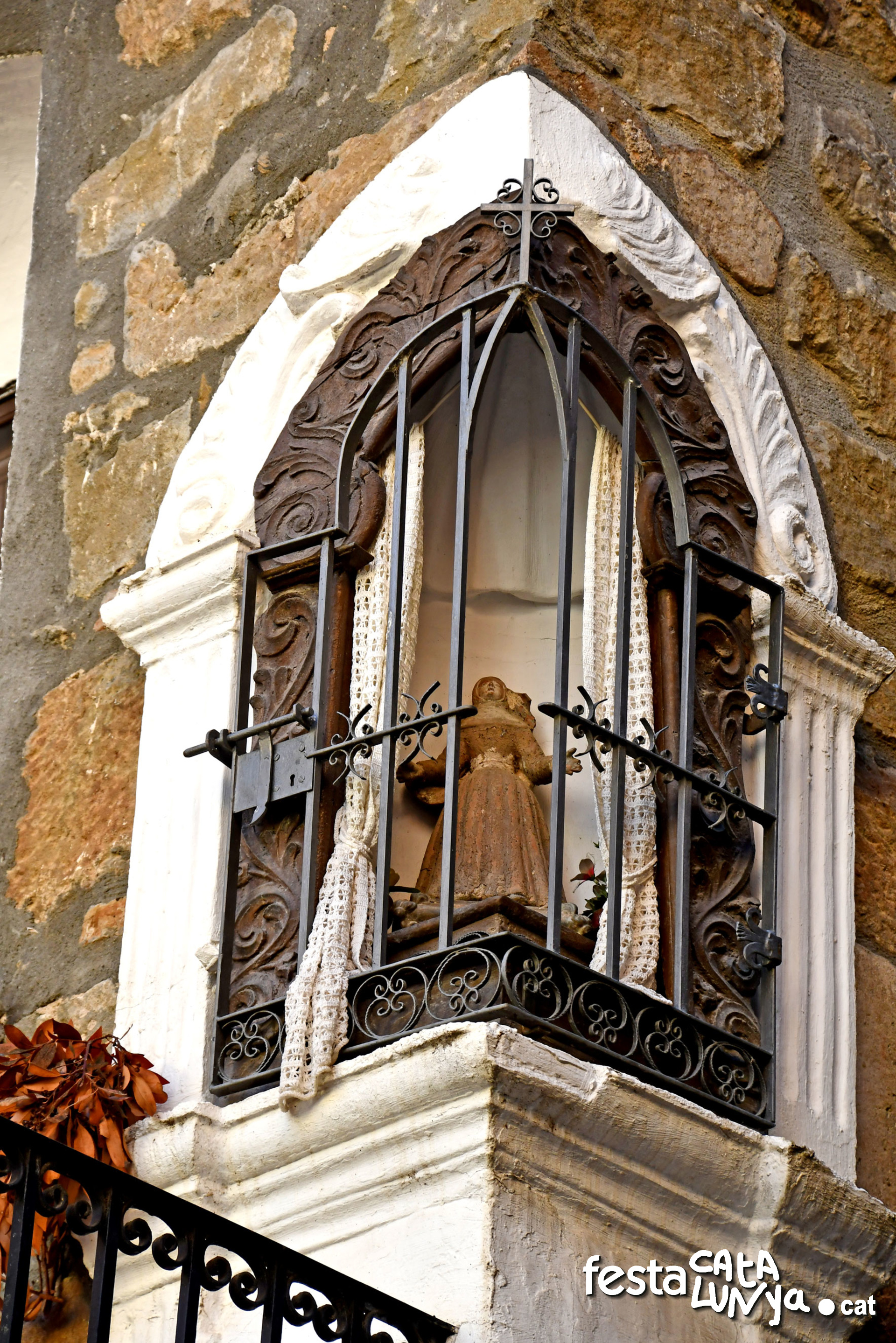 Sanaüja - Plaça Major - Cal Santpare