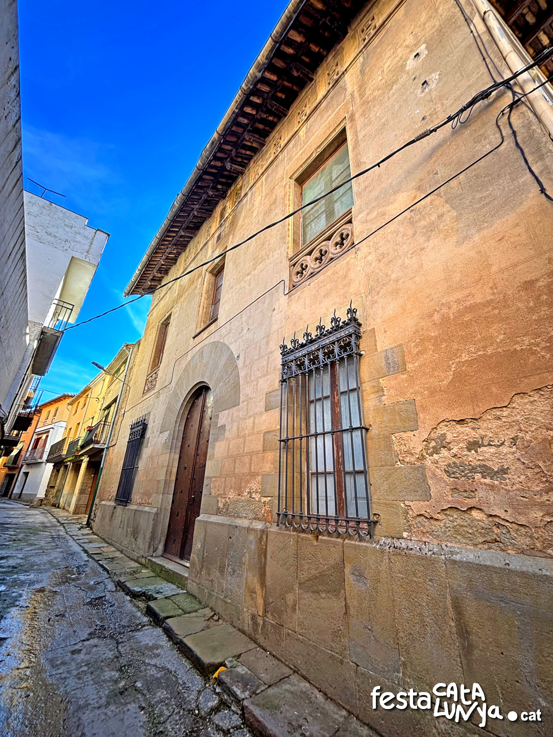 Sanaüja - Nucli històric - Carrer Bassal - Cal Cortada