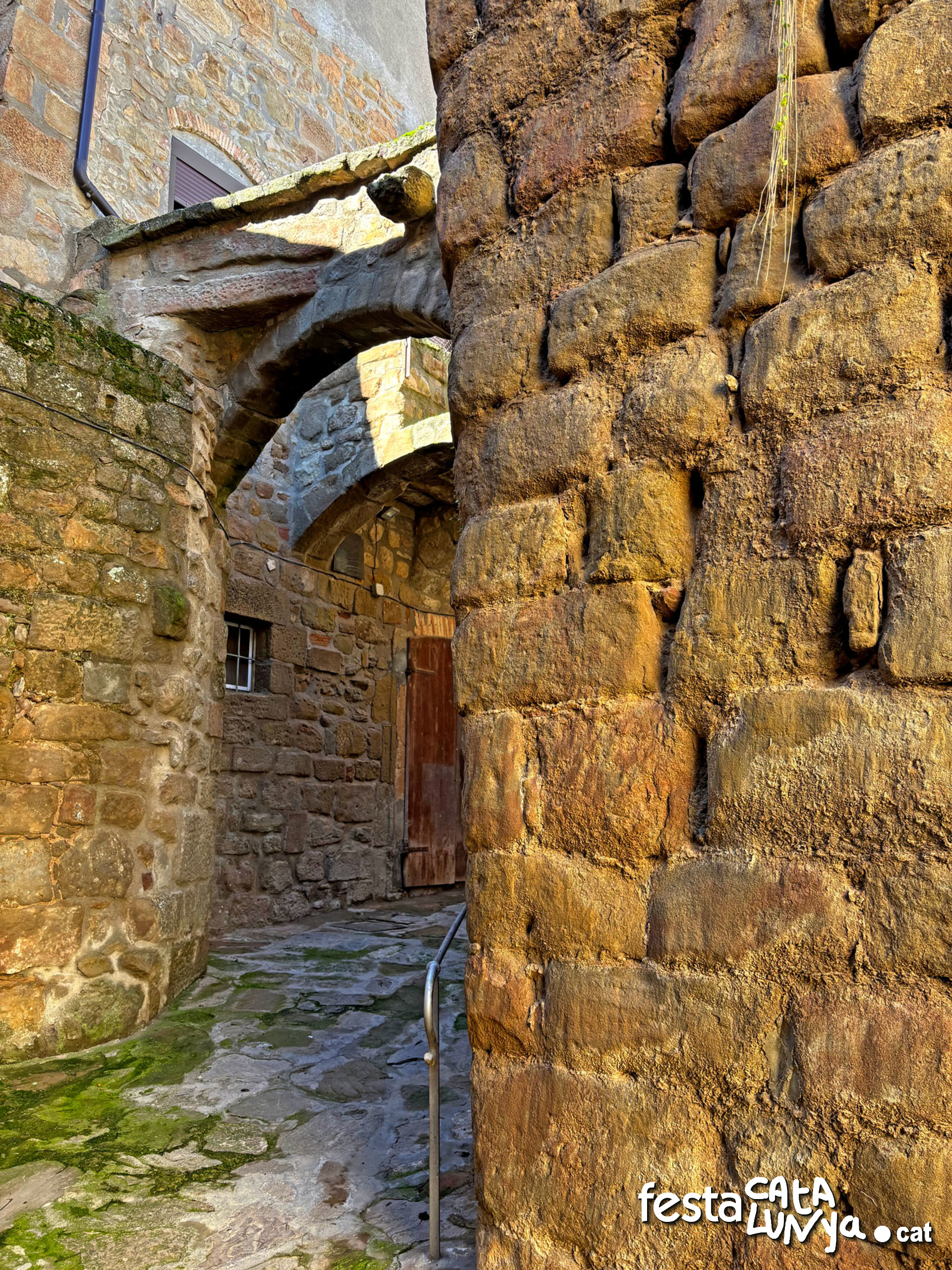 Sanaüja - Portal de la muralla - La Portelleta