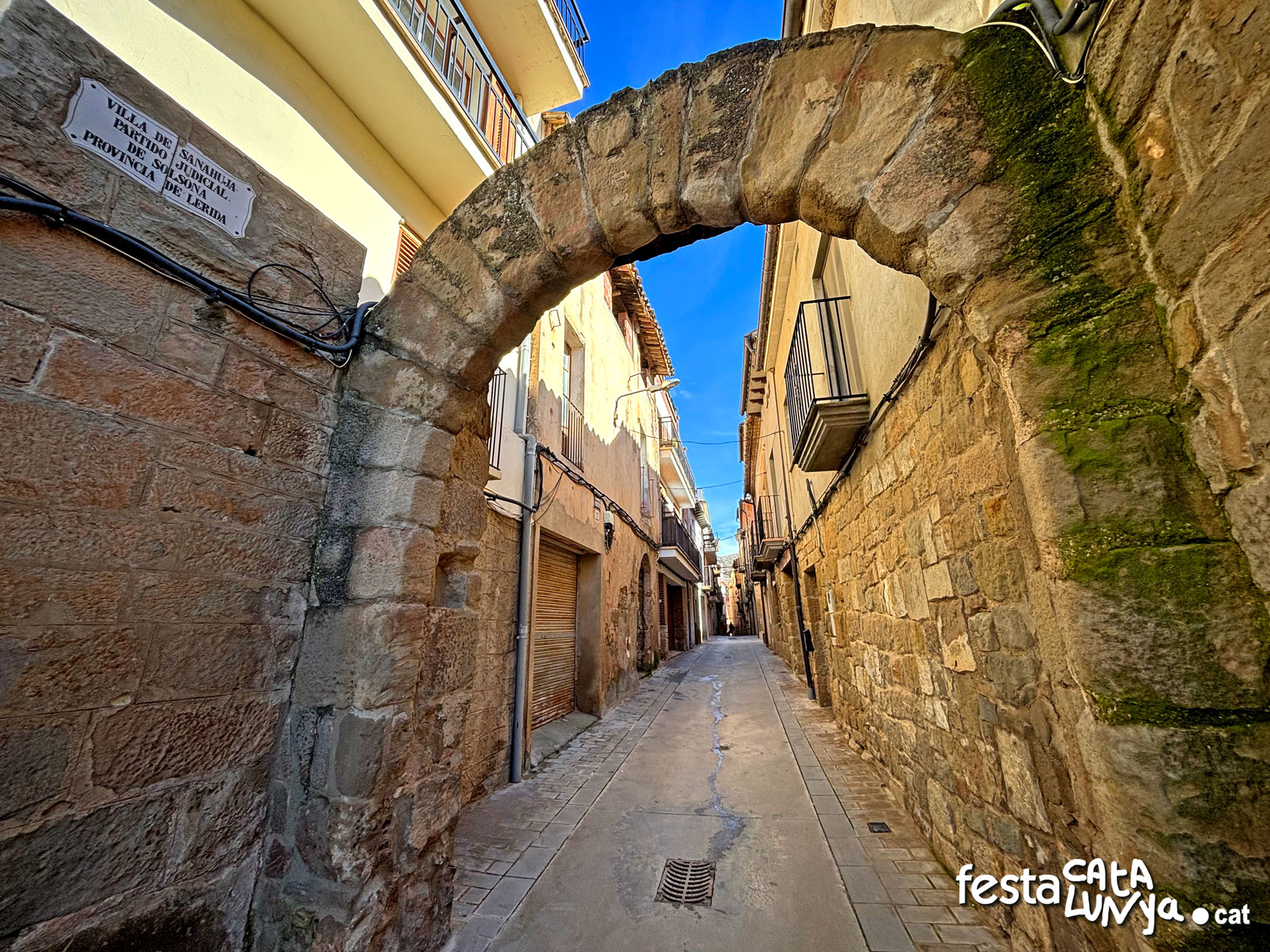 Sanaüja - Portal de la muralla - Portal dels Escots