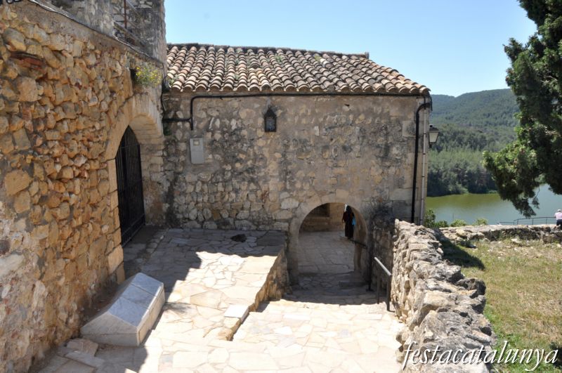 Castellet i la Gornal - Església de Sant Pere del castell de Castellet