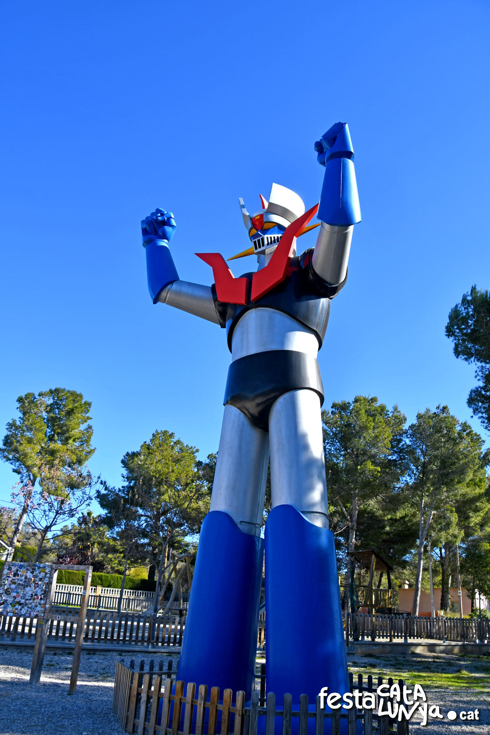 Cabra del Camp - Escultura de Mazinger Z
