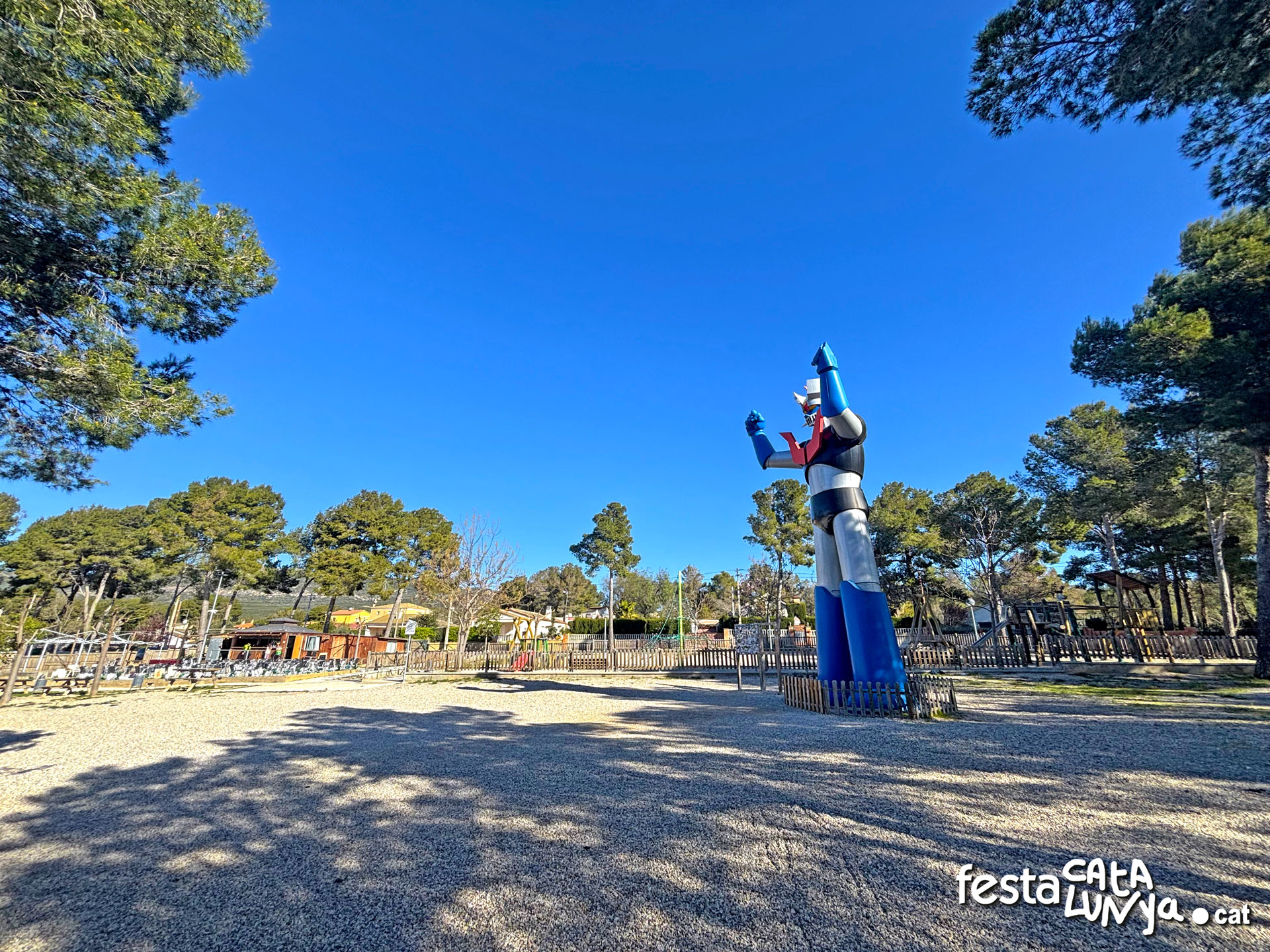 Cabra del Camp - Escultura de Mazinger Z