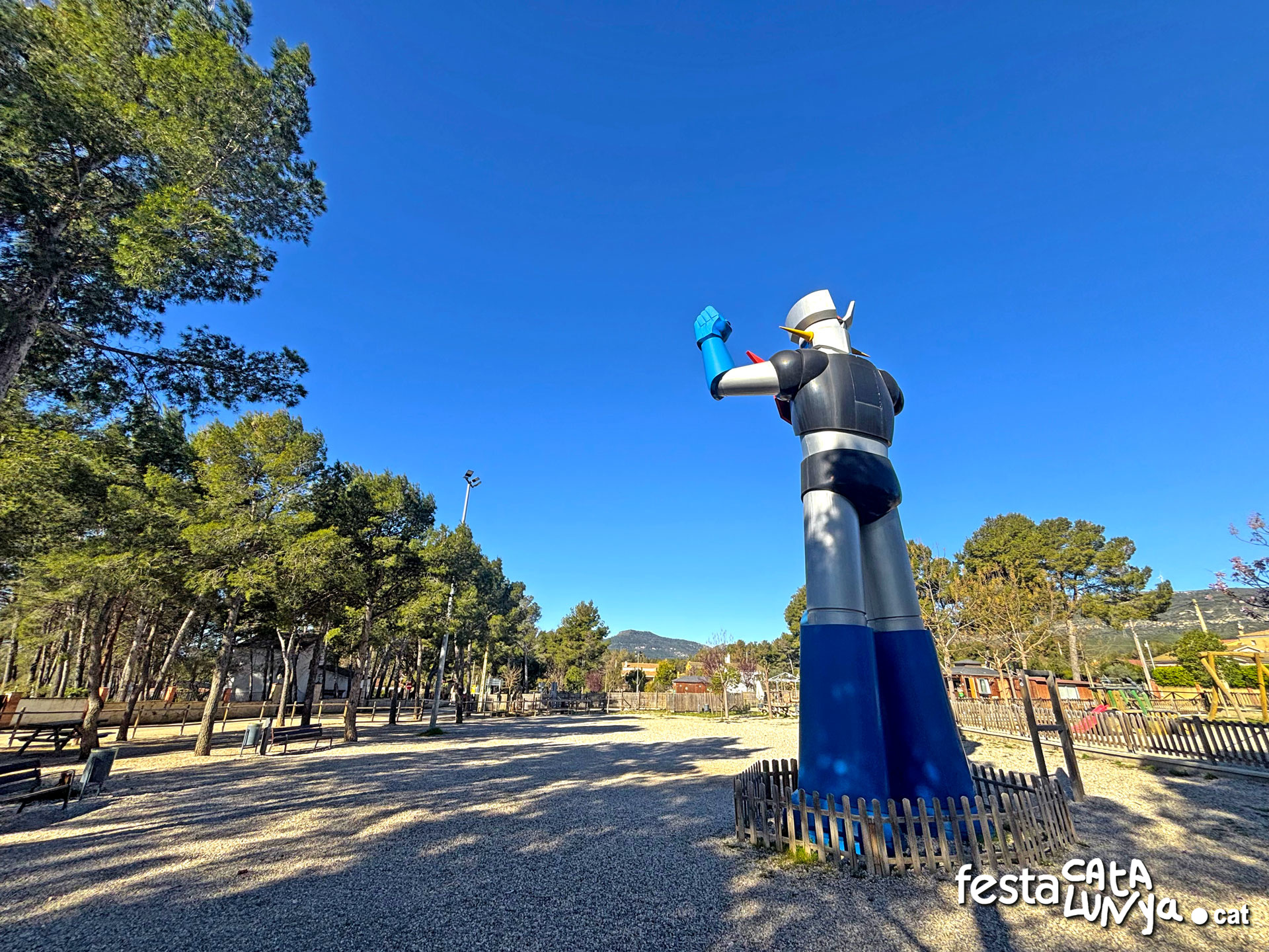Cabra del Camp - Escultura de Mazinger Z