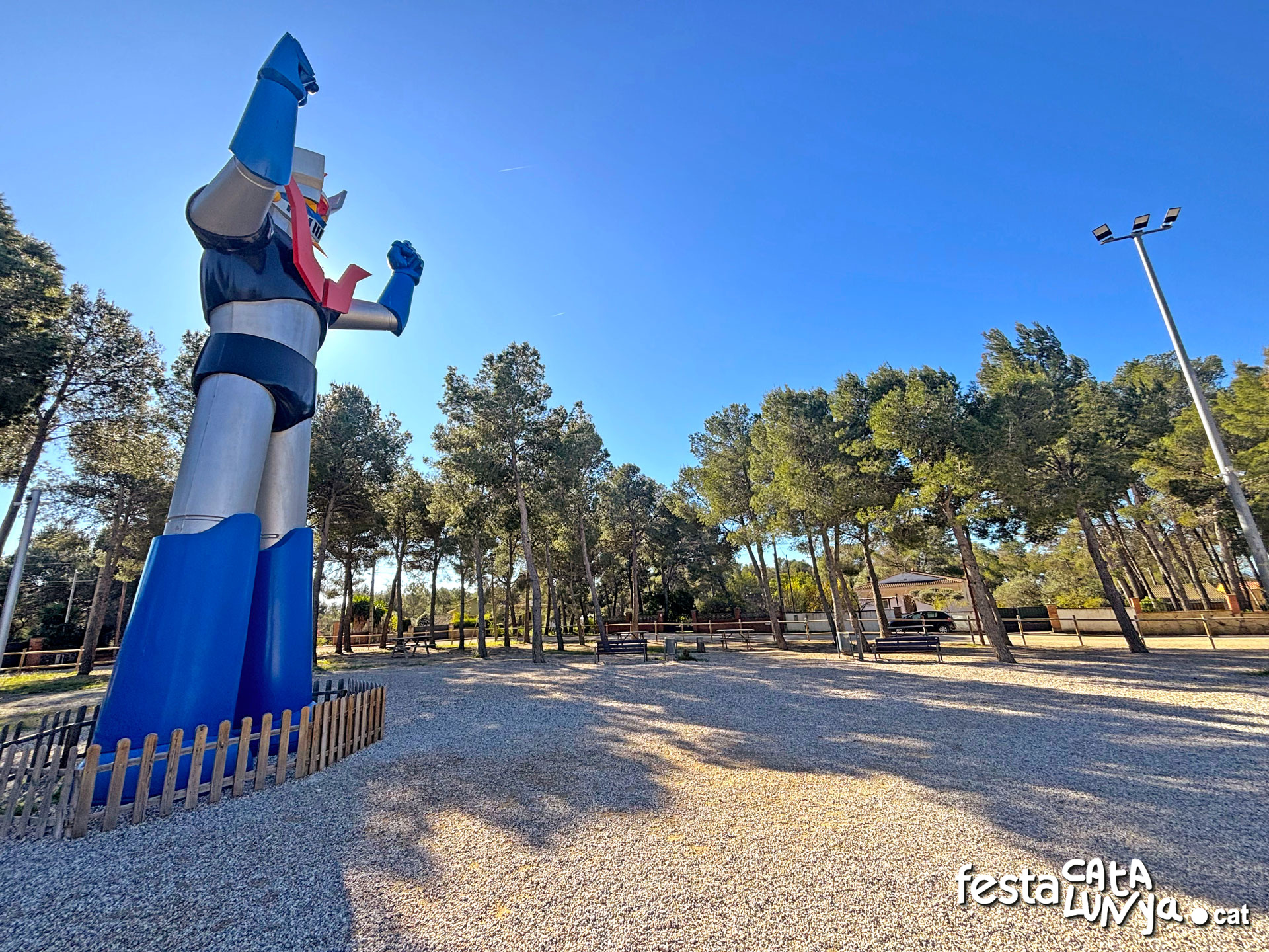 Cabra del Camp - Escultura de Mazinger Z