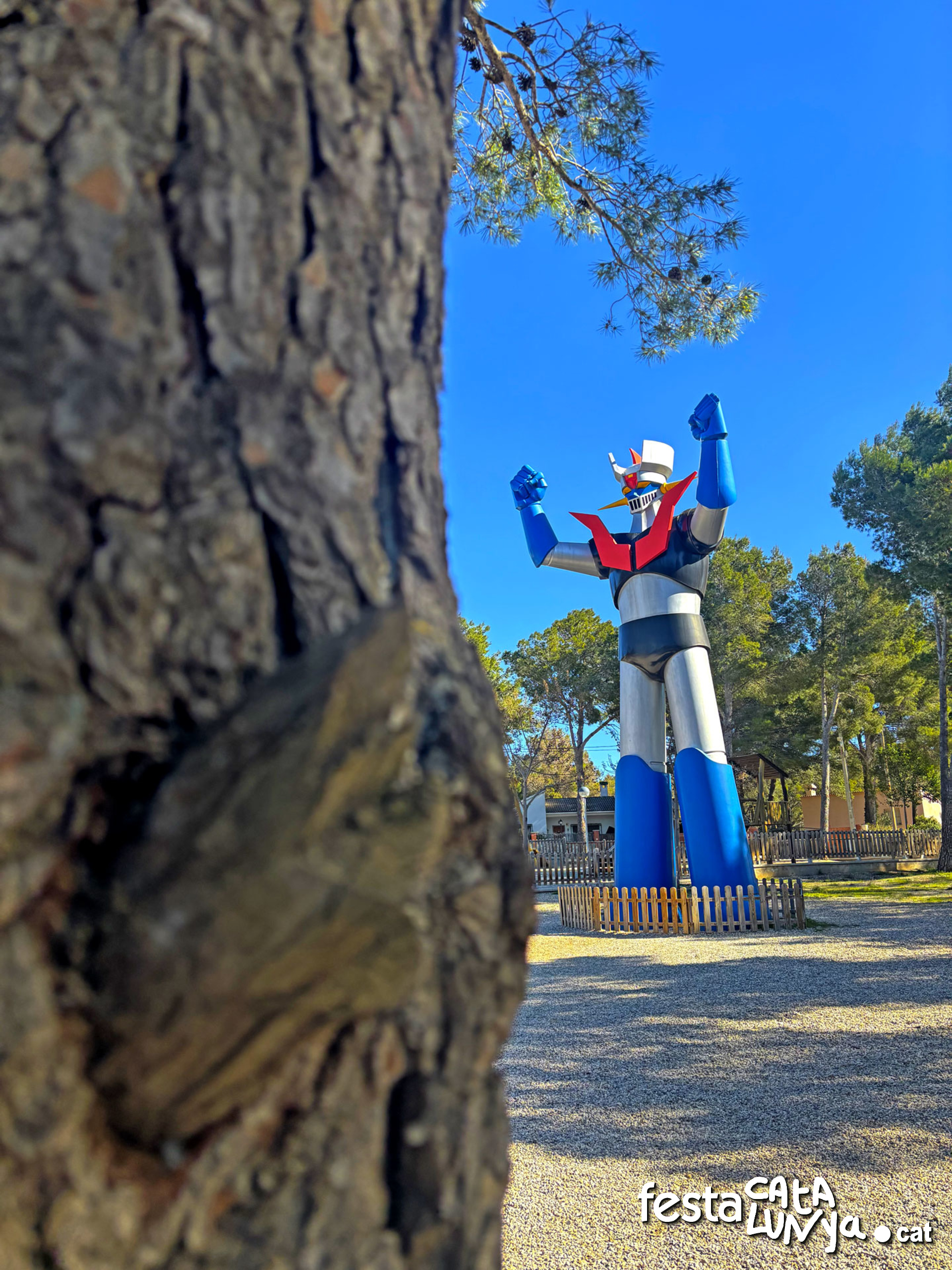 Cabra del Camp - Escultura de Mazinger Z