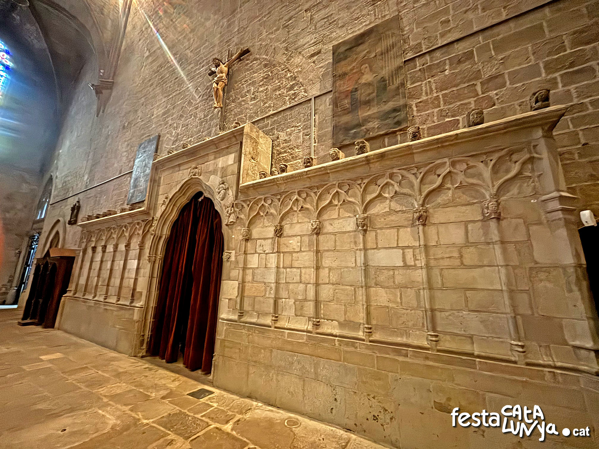 4. Antic cor i porta de l'atri de la Seu de Manresa