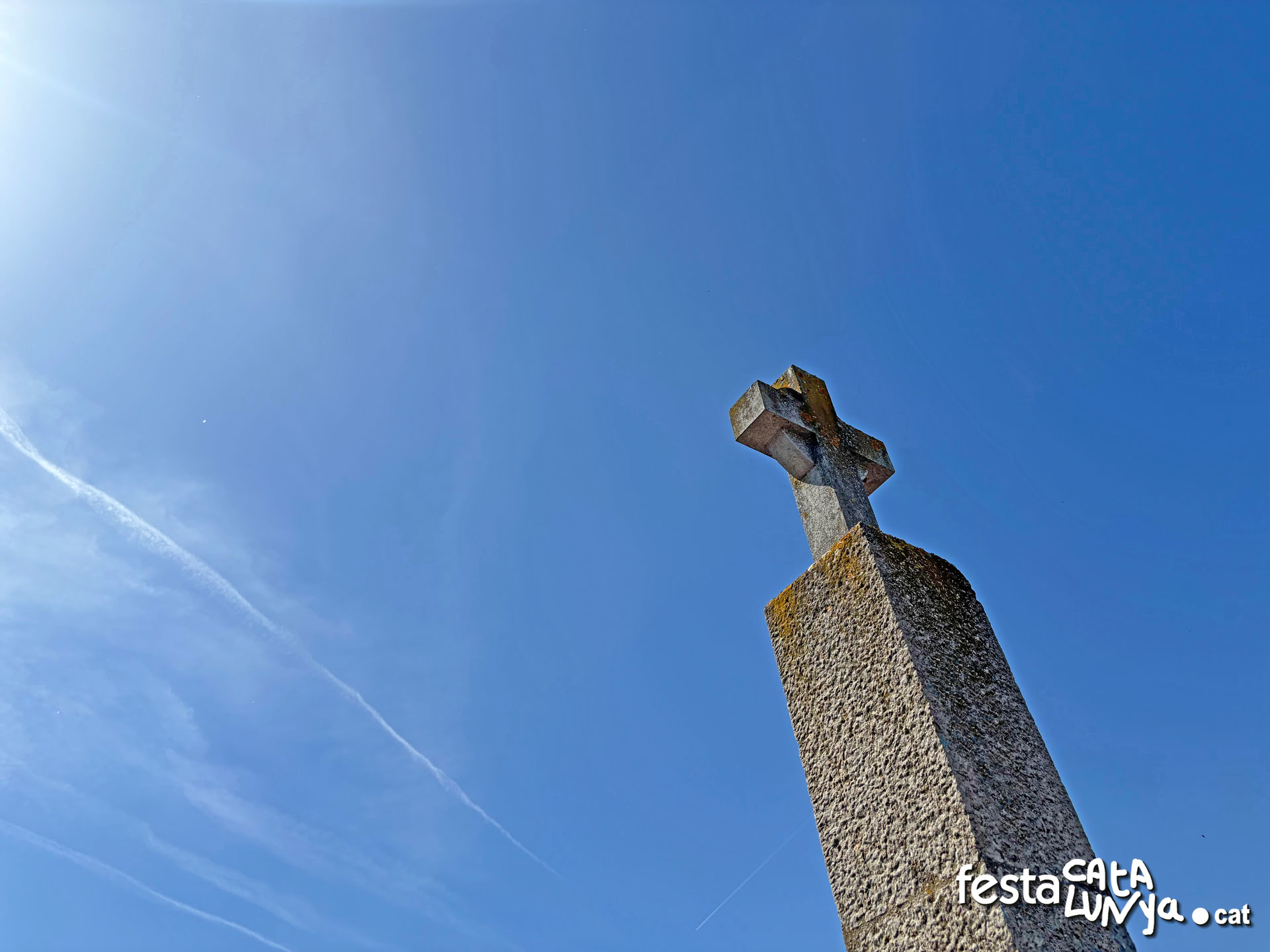 Flaçà - Creu de la rotonda d'entrada