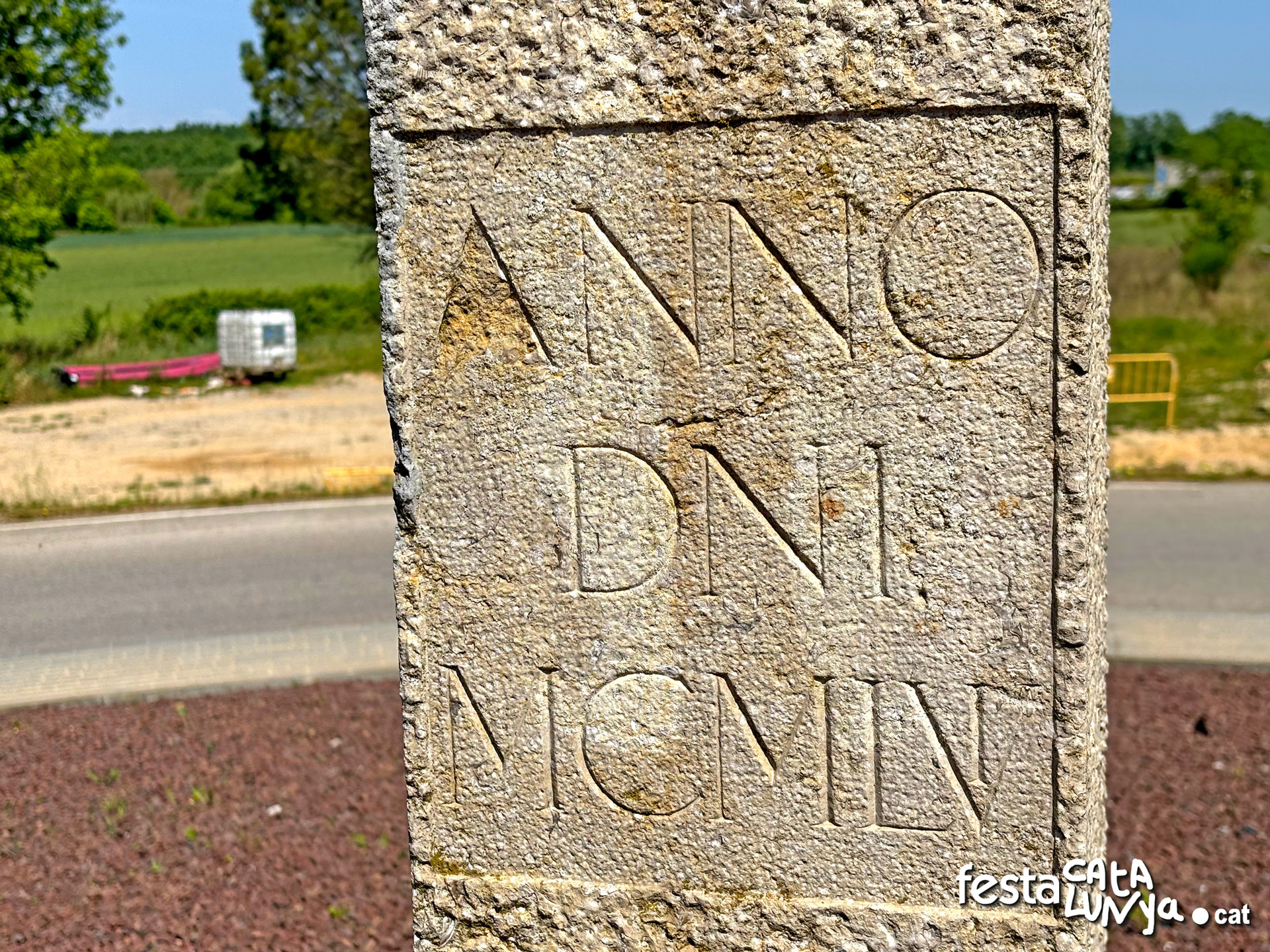 Flaçà - Creu de la rotonda d'entrada