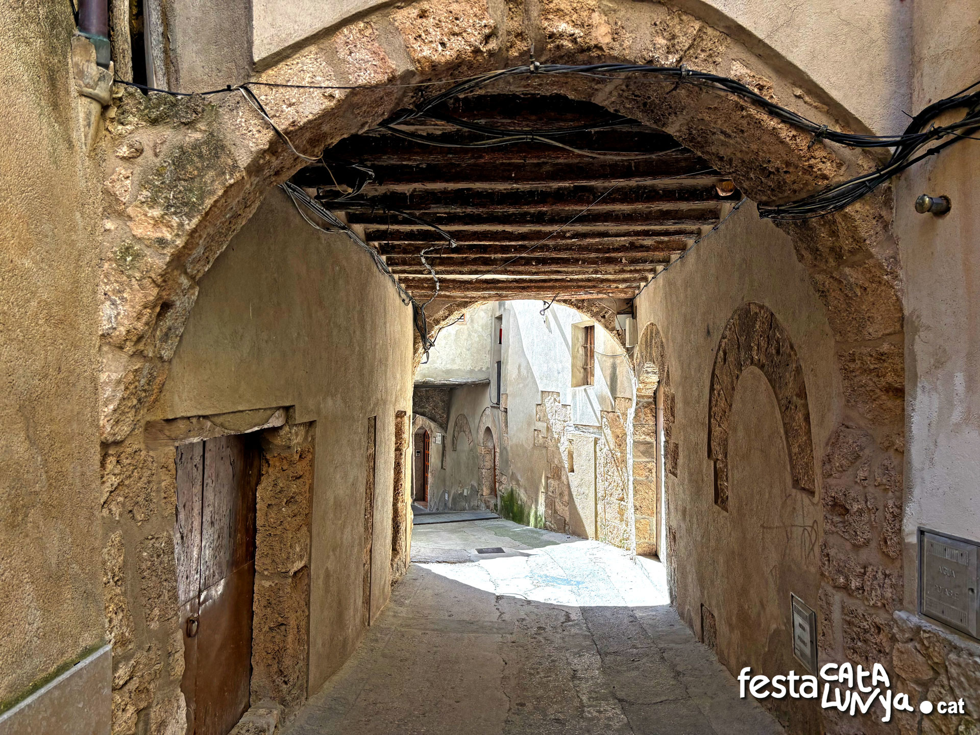 Passatges coberts a Sant Quintí de Mediona ***