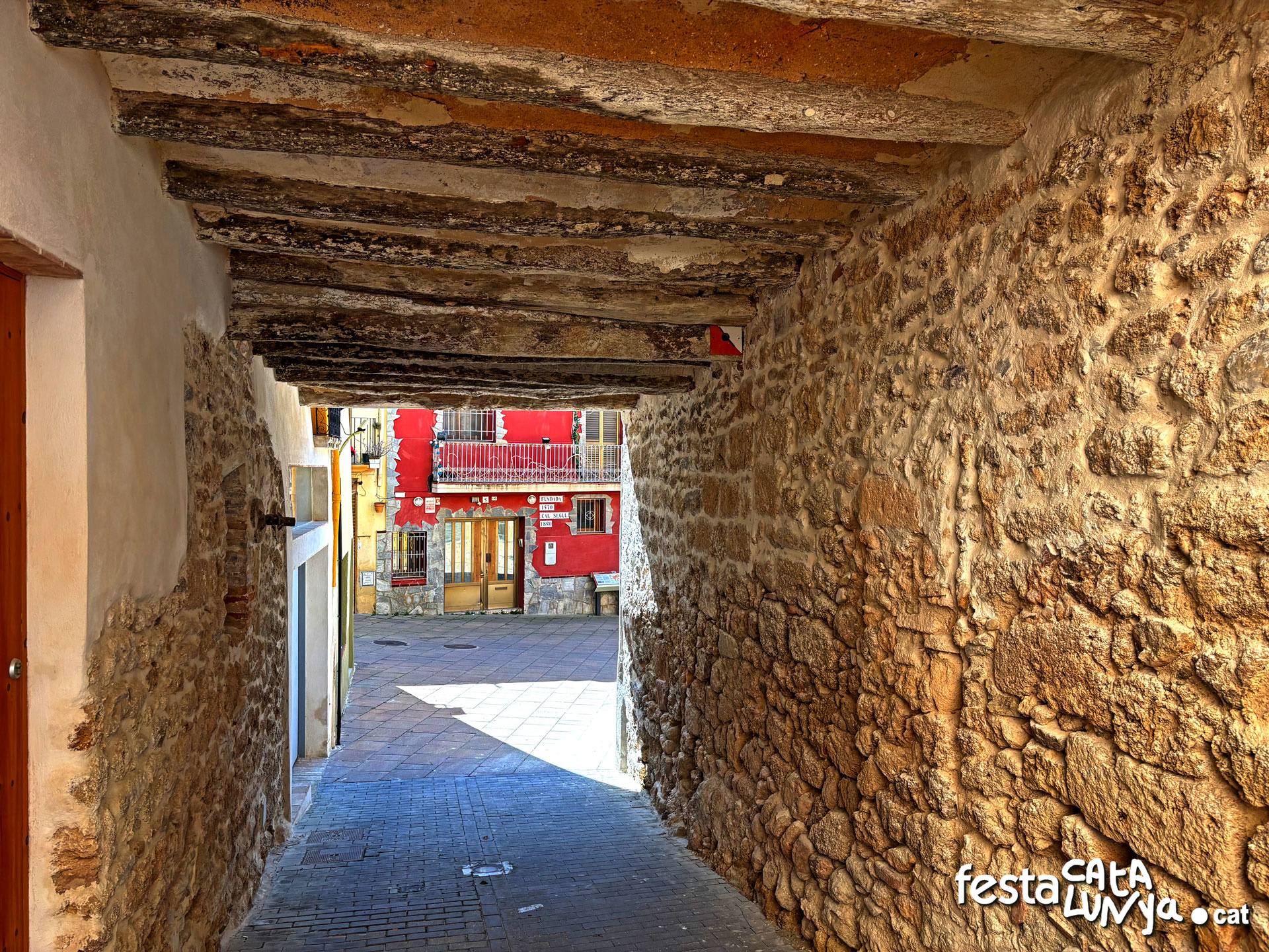 Sant Quintí de Mediona - Passatges coberts