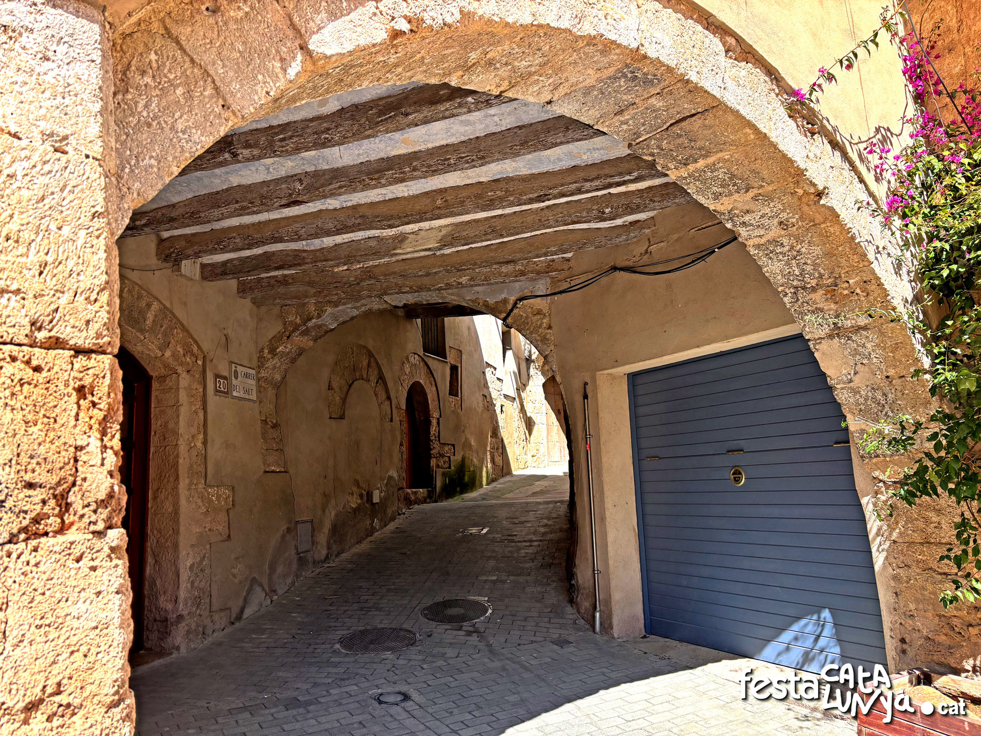 Sant Quintí de Mediona - Passatges coberts