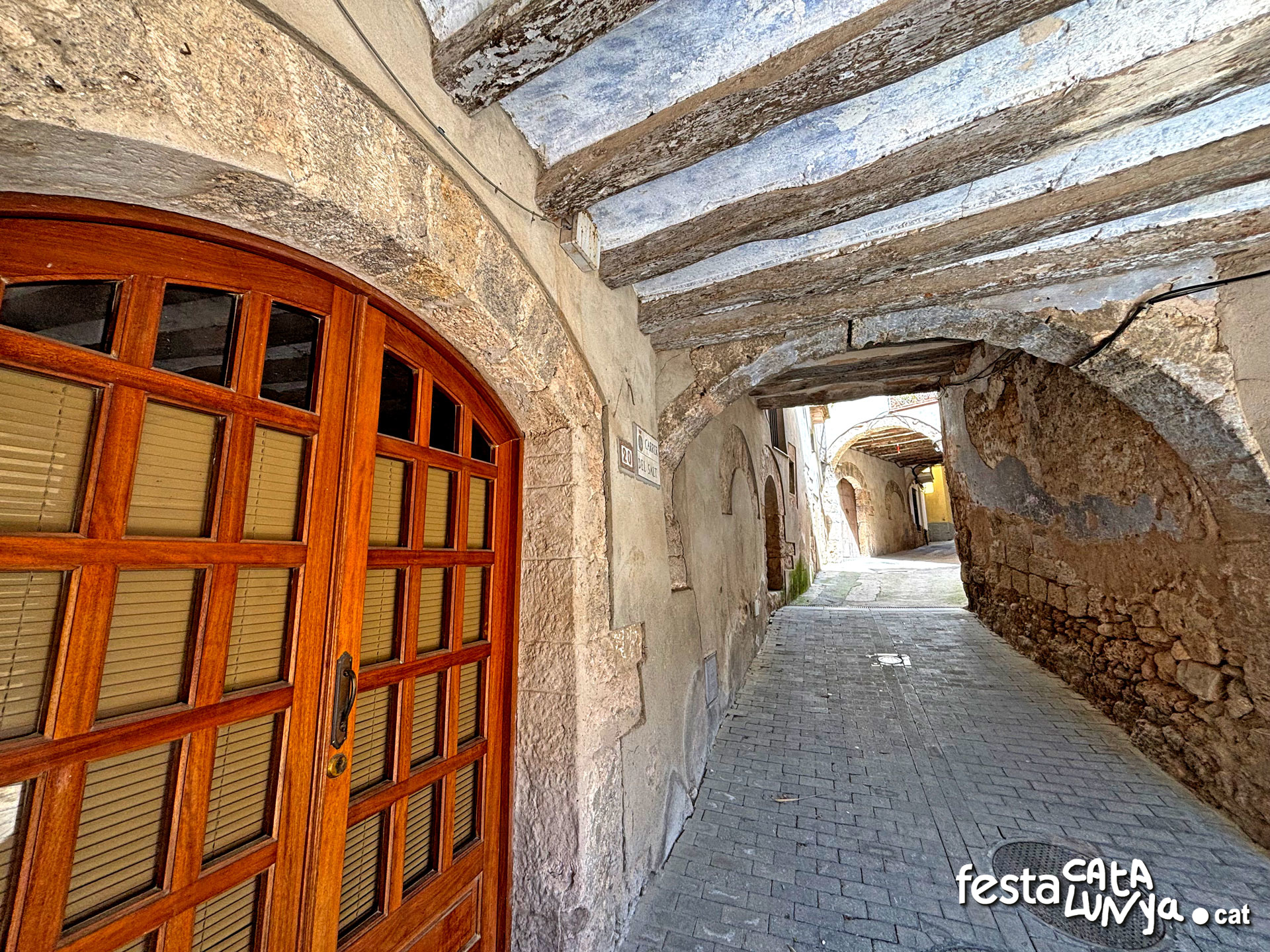 Sant Quintí de Mediona - Passatges coberts