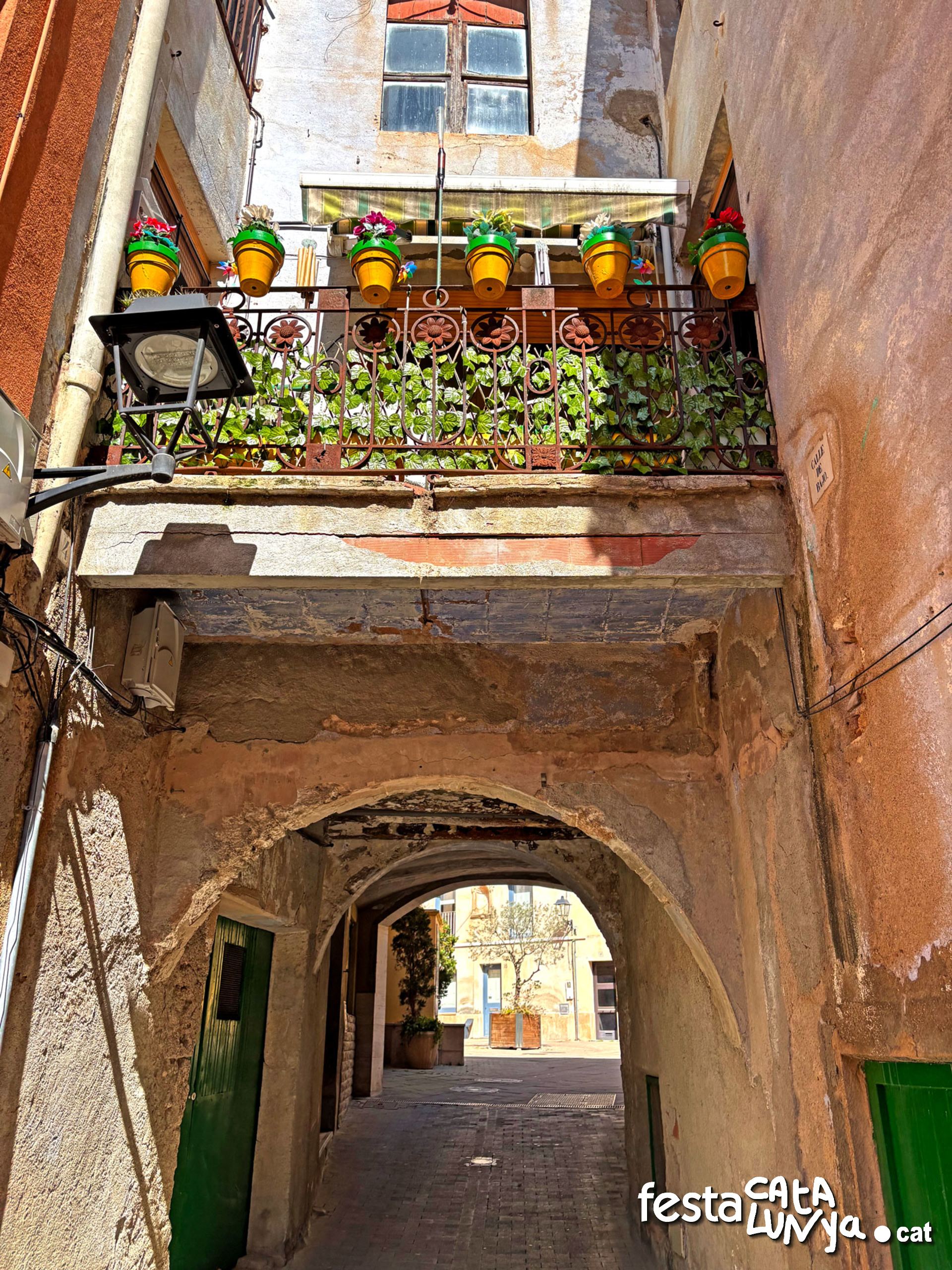 Sant Quintí de Mediona - Passatges coberts