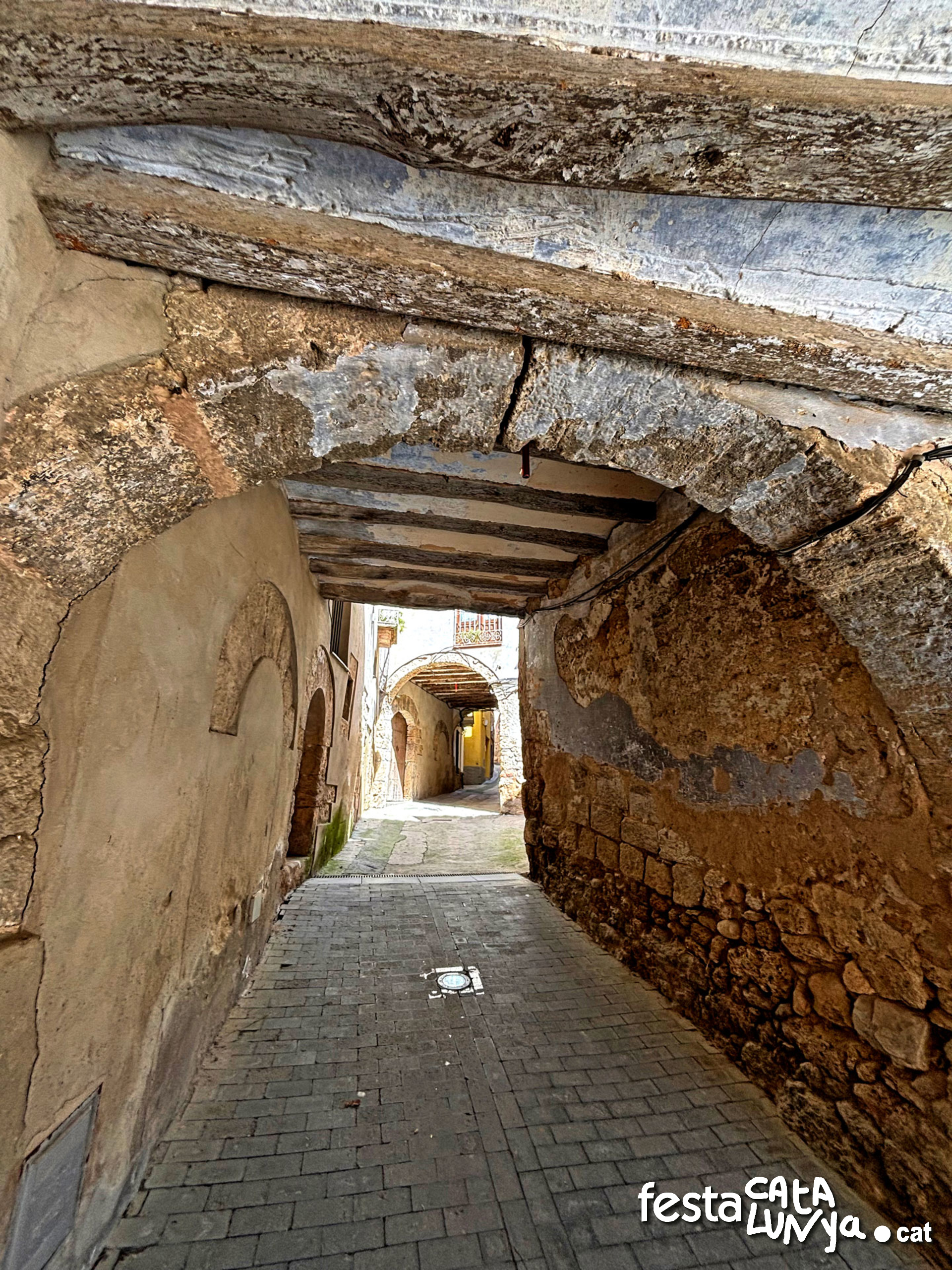 Sant Quintí de Mediona - Passatges coberts
