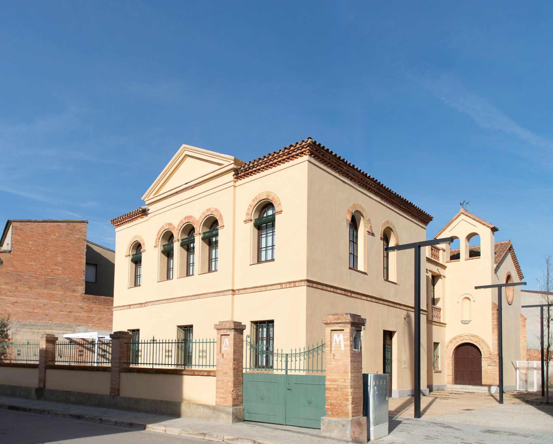 Lo Convent, centre de serveis per a la Gent Gran a l'antiga rectoria del convent i Col·legi del Sagrat Cor de Térmens