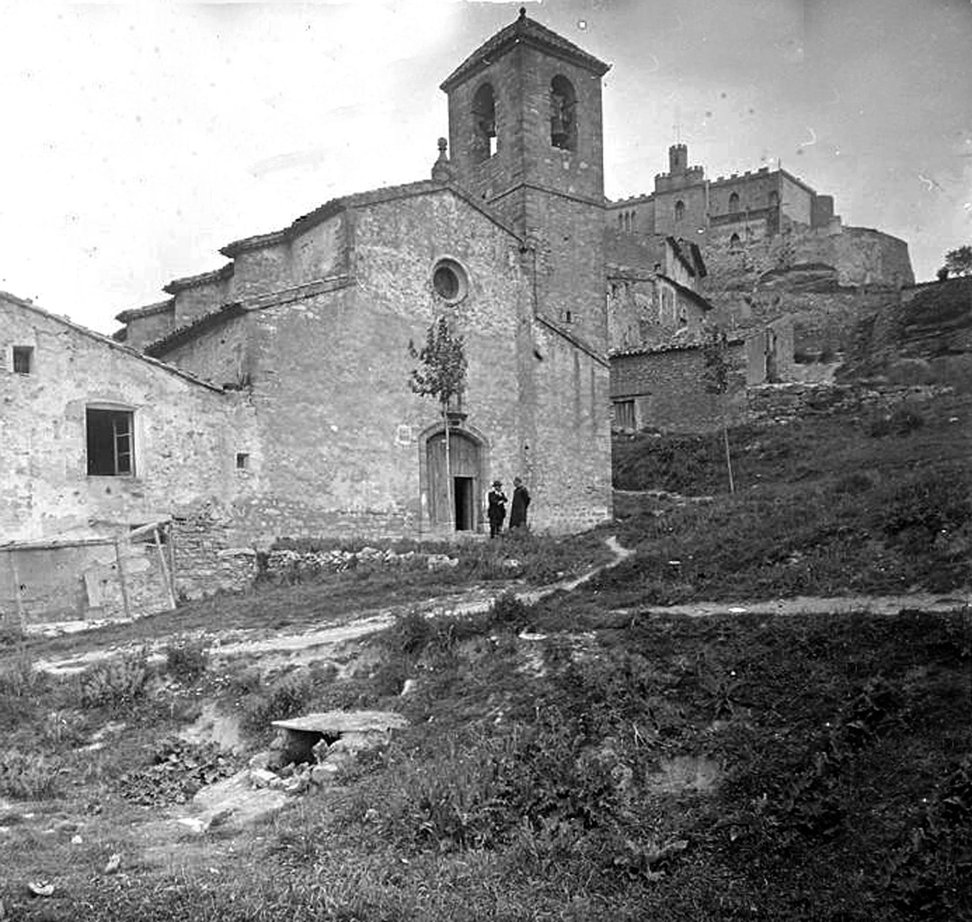 Les Piles - Sant Joan de Biure l'any 1923 (Foto: Josep Salvany. Fons Salvany de la Biblioteca de Catalunya)