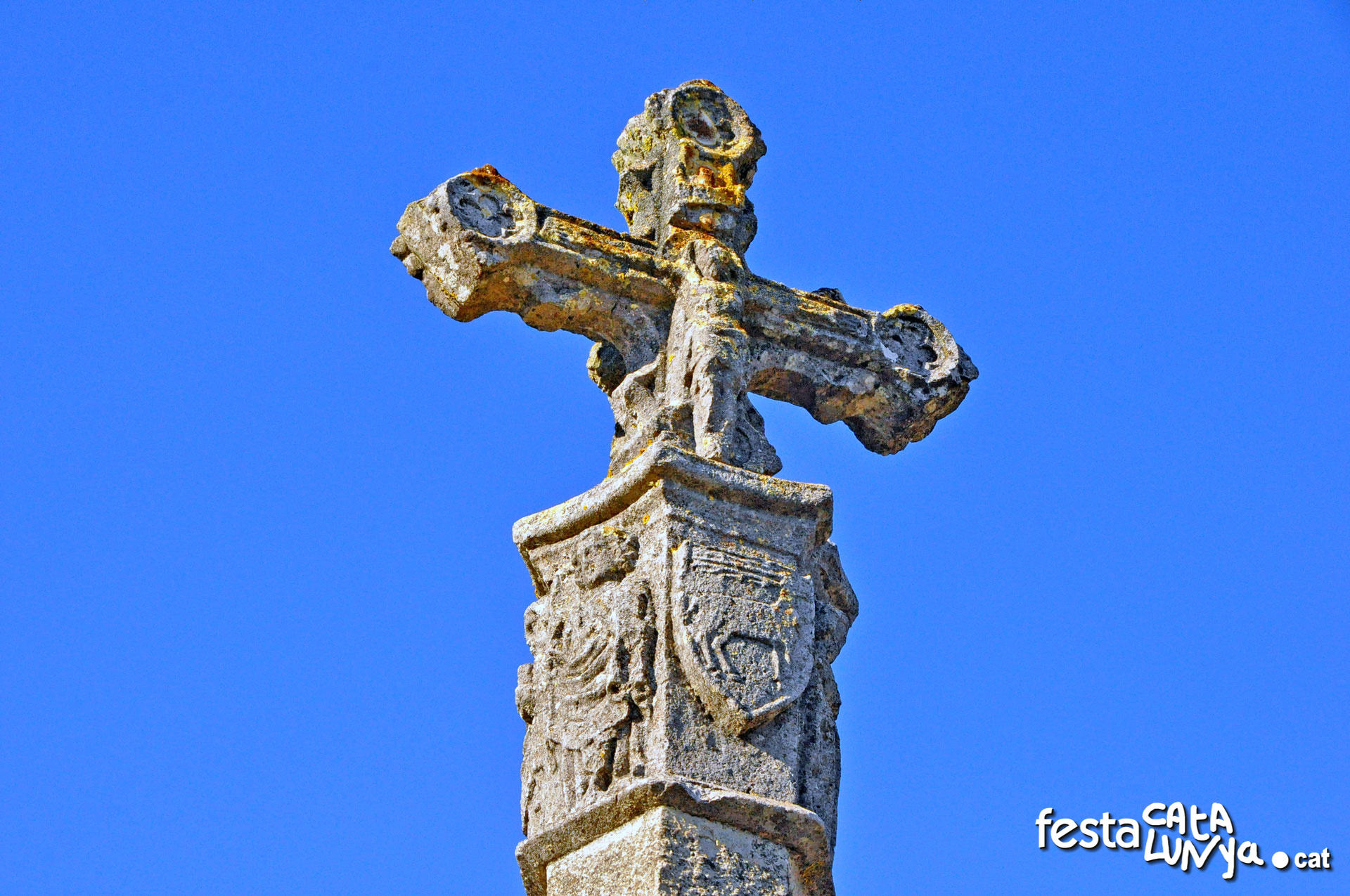 Creu de terme del Pla de Santa Maria de Miralles prop de la Llacuna ***