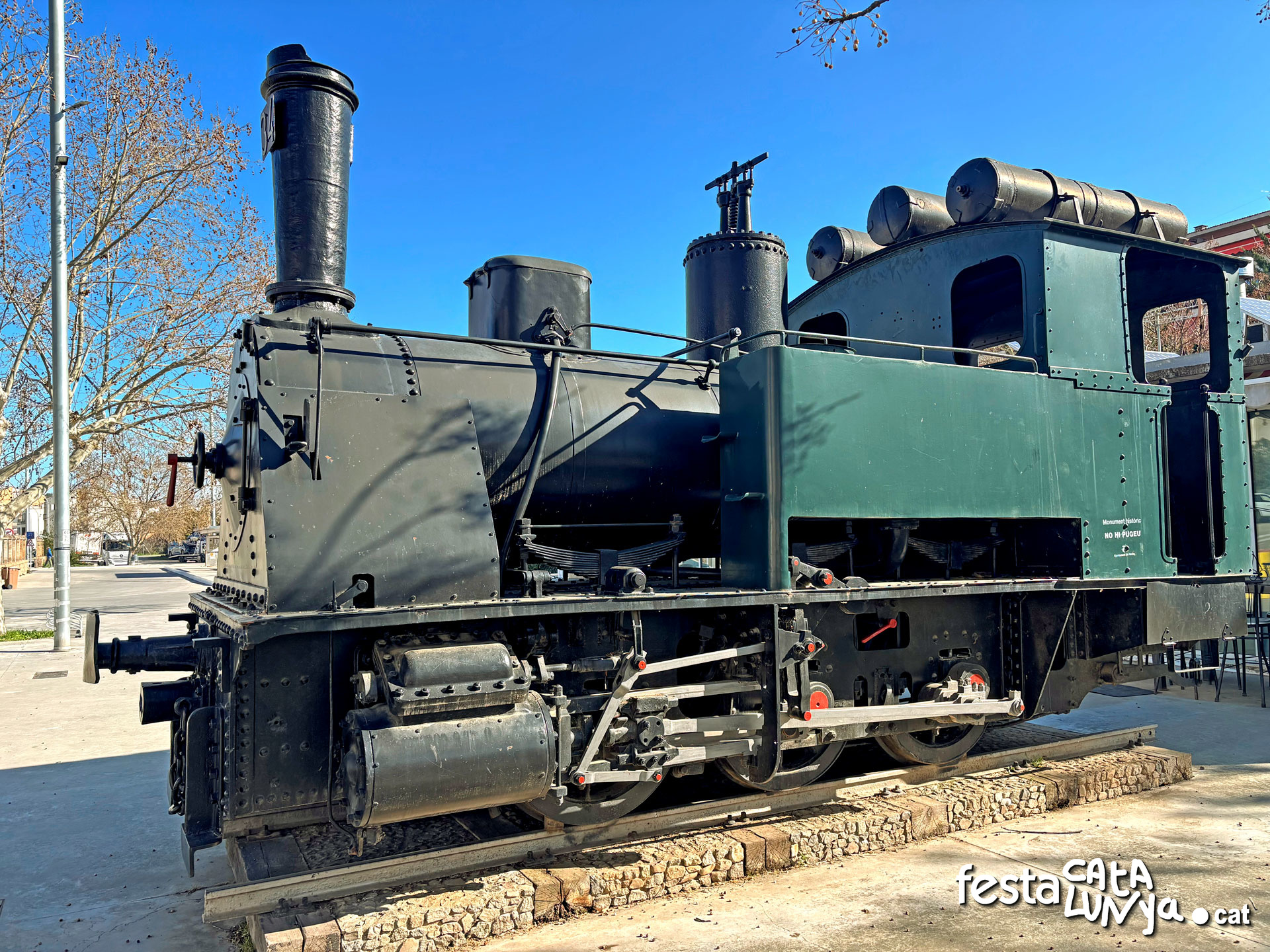 Navàs - Plaça de l'Estació - Locomotora