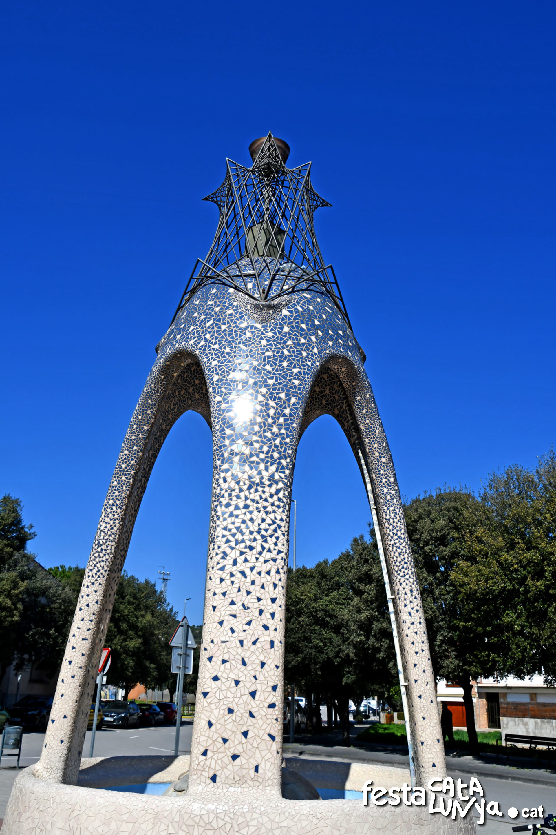 Navàs - Monument a Gaudí