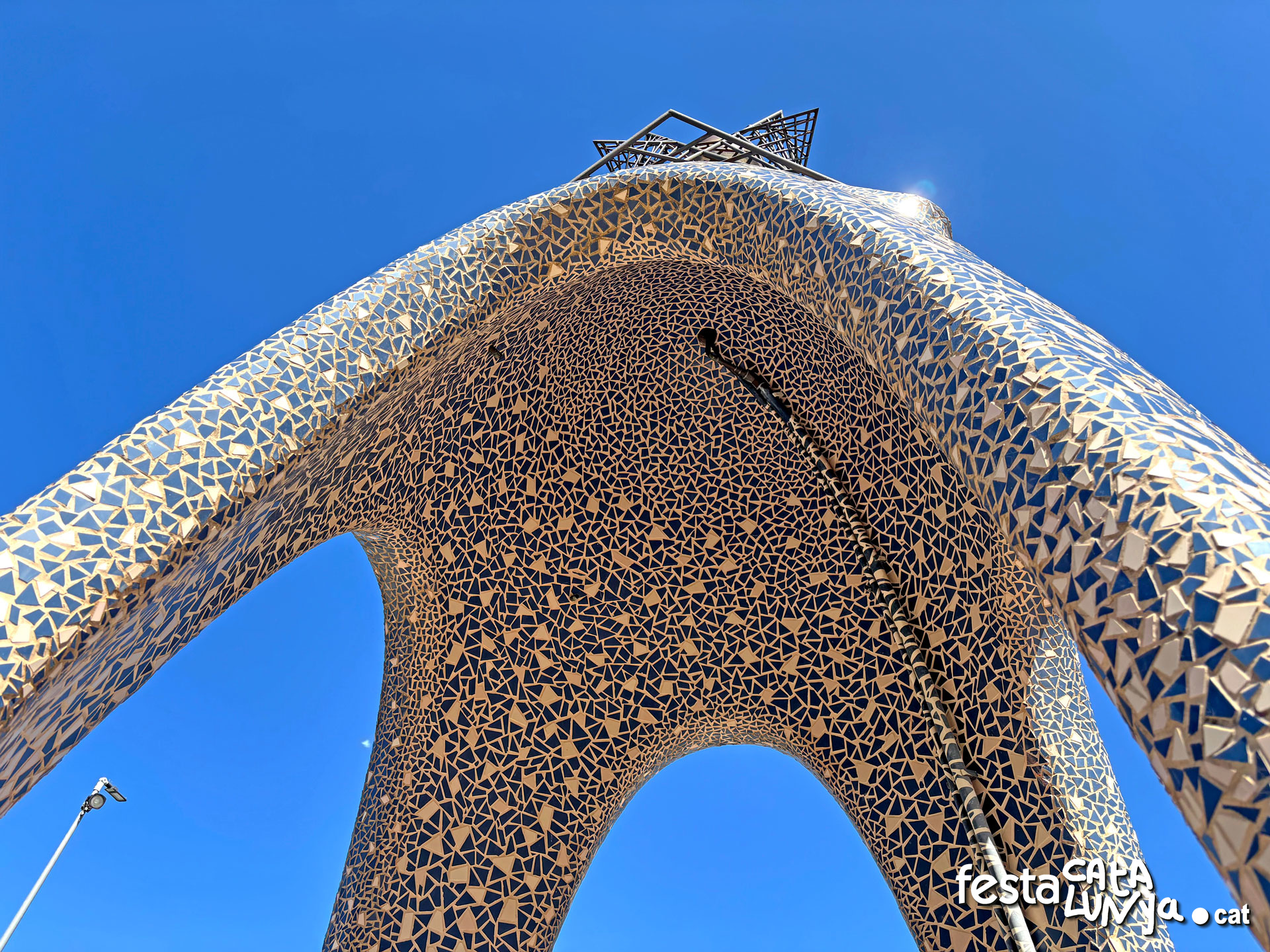 Navàs - Monument a Gaudí