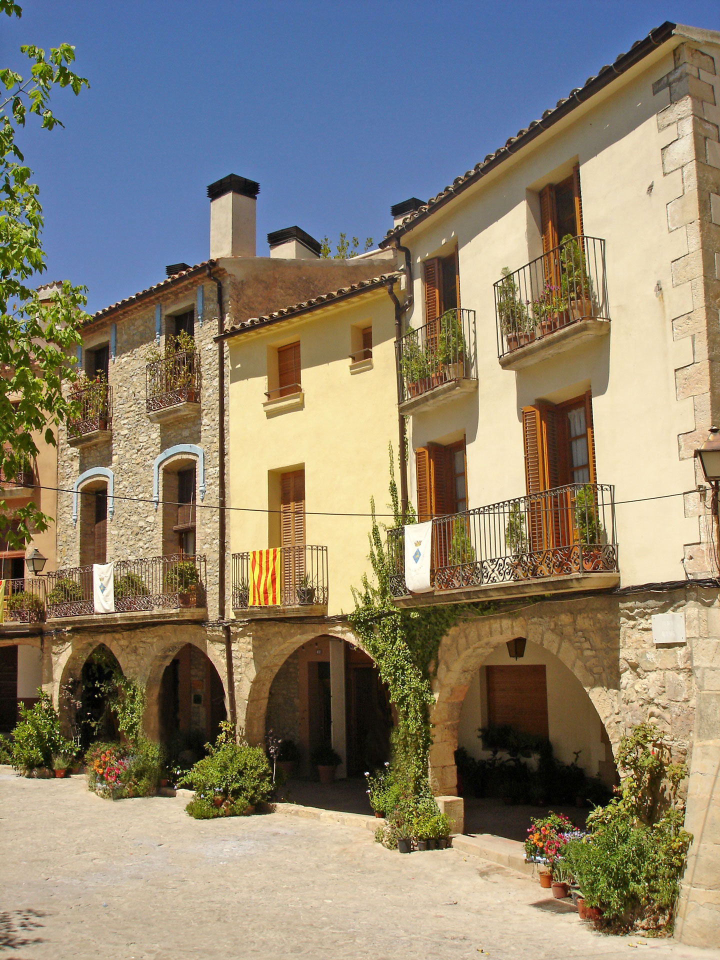La Llacuna - Plaça Porxada (Foto: Ajuntament)