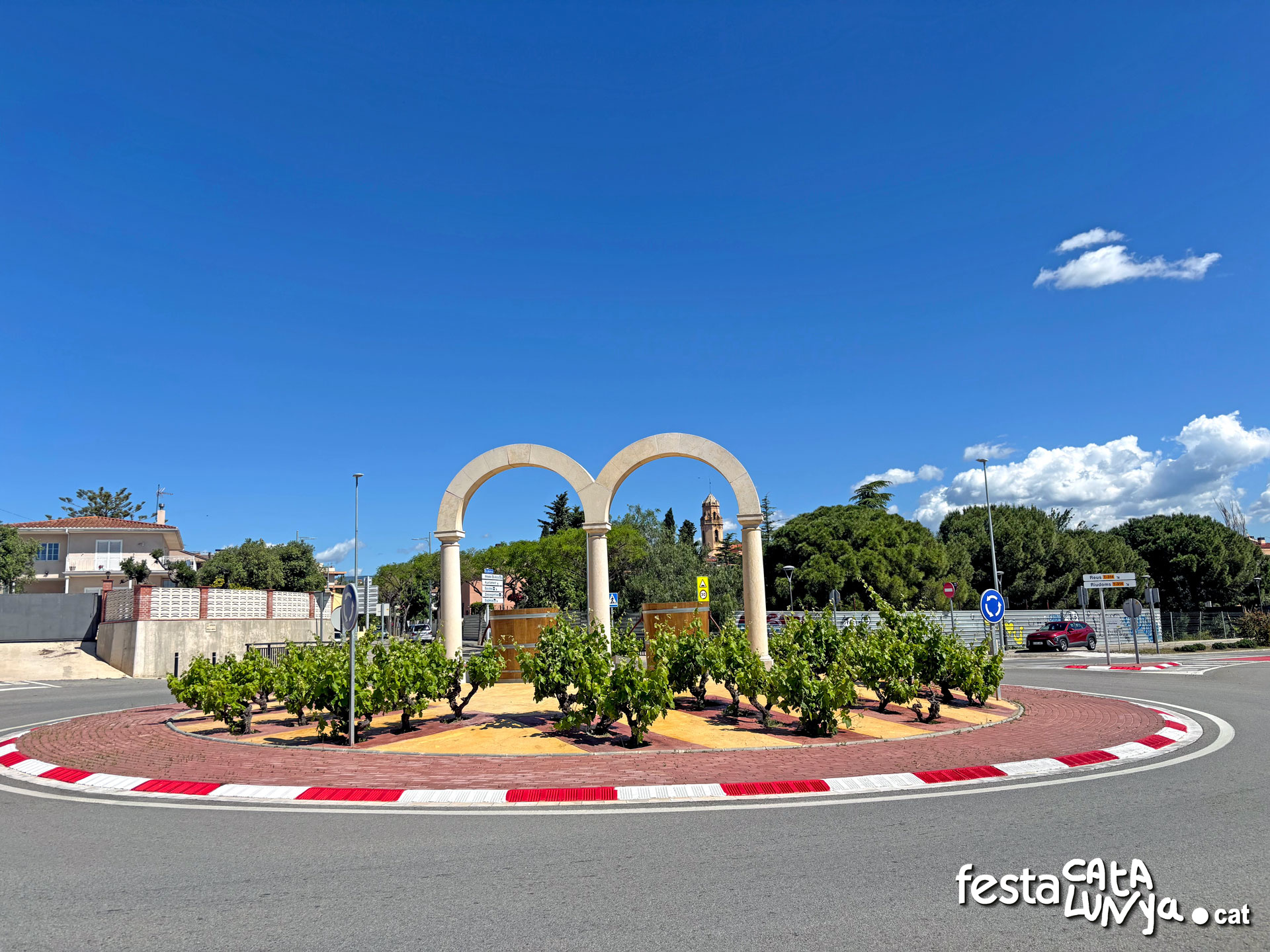 Vinyols i els Arcs - Escultura de l'escut municipal