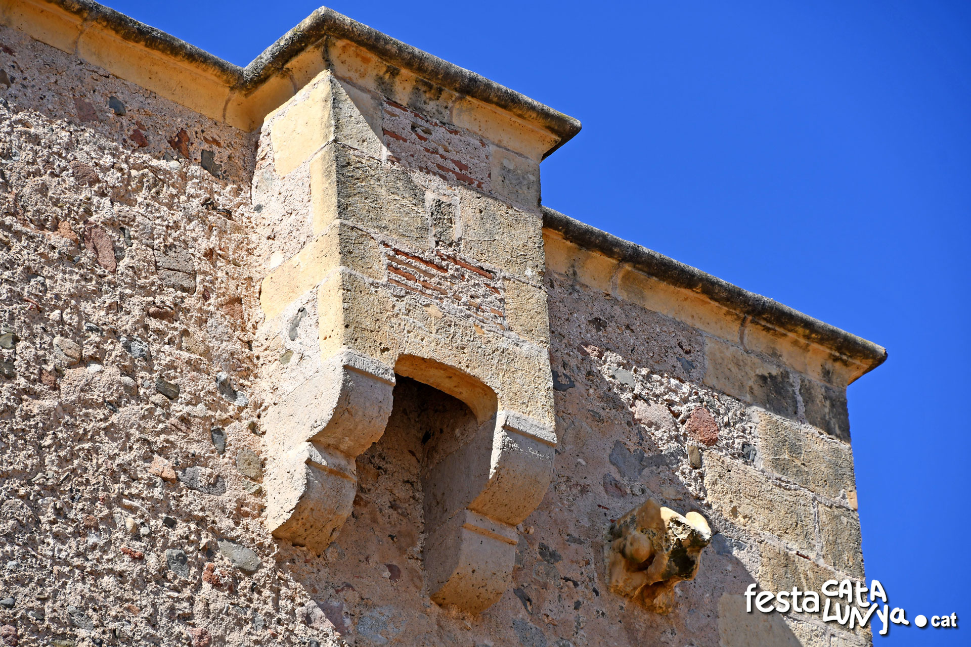Torre de defensa de Vinyols i els Arcs ***