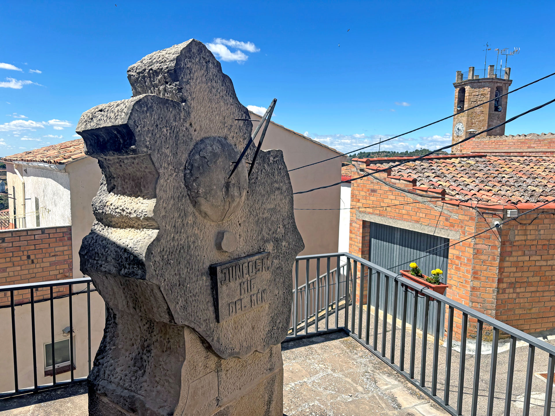 Monument Mig del Món a Juncosa