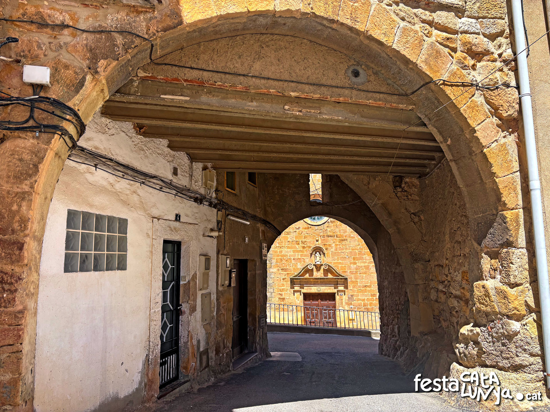 Juncosa - Portal de la Plaça de l'Església
