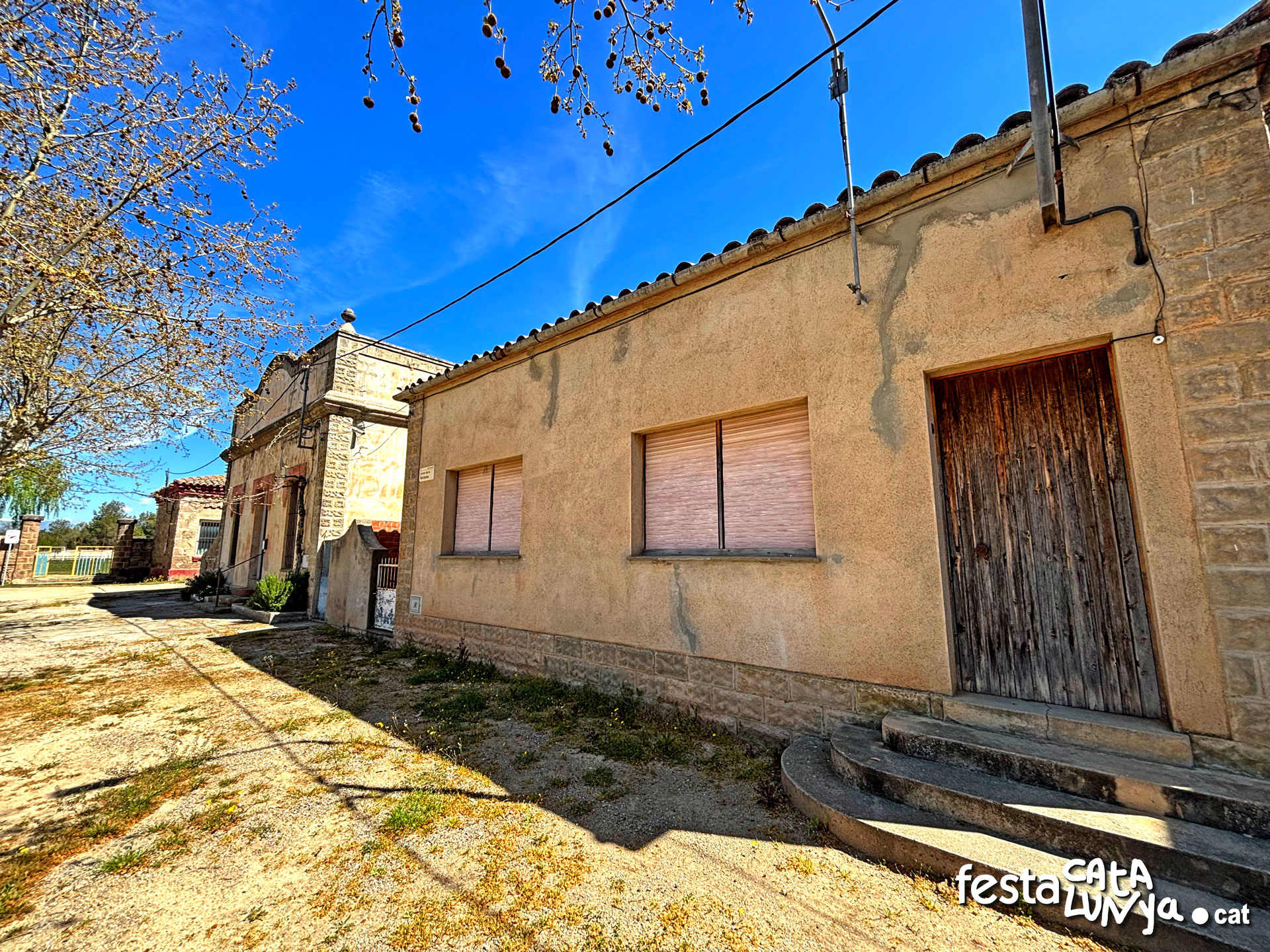 Navàs- Colònia i Fàbrica a Palà de Torroella - Casa del mestre, escola i casa del capellà