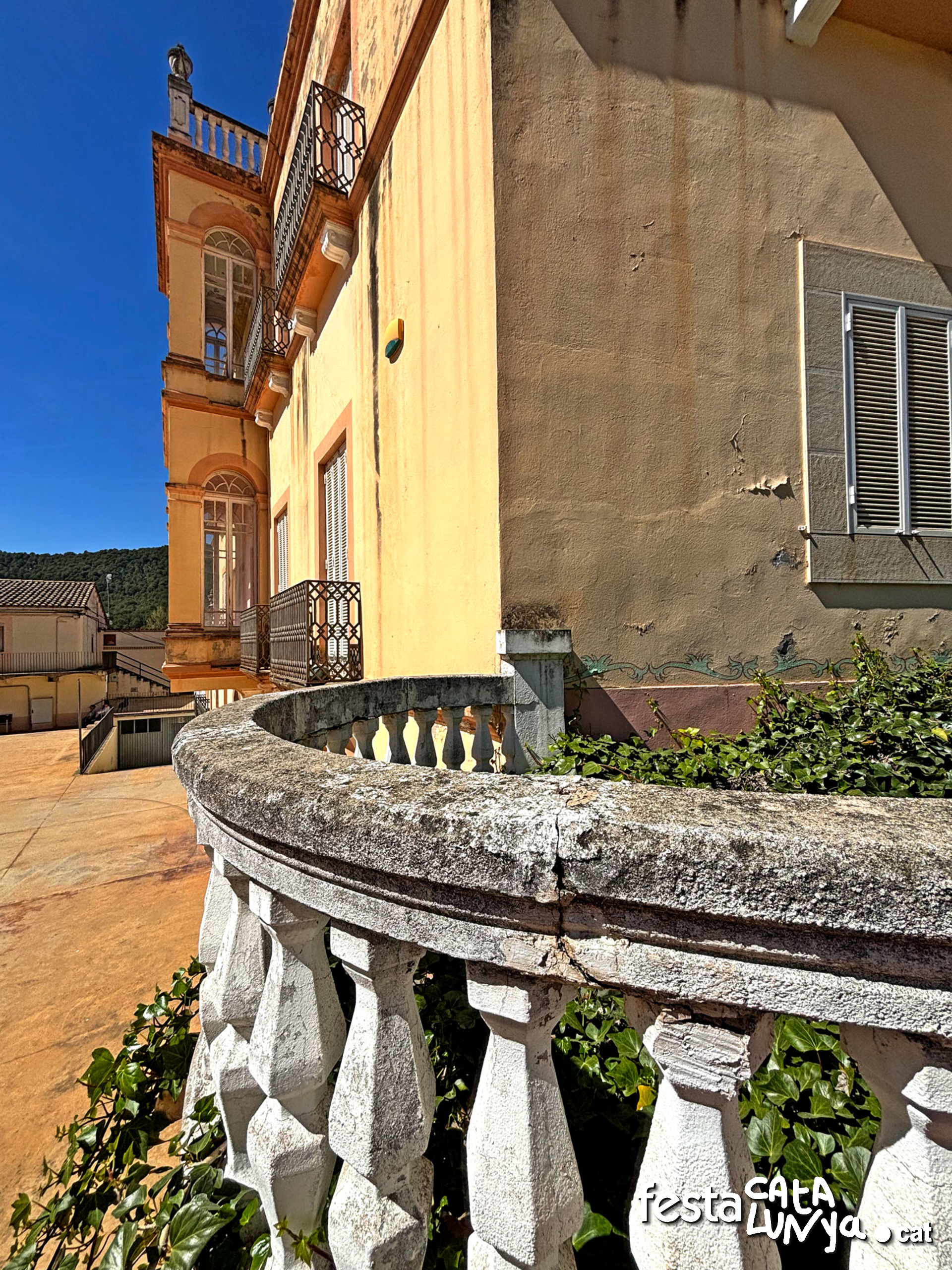 Navàs - Casa de l'Amo o can Garbí de la Colònia Palà