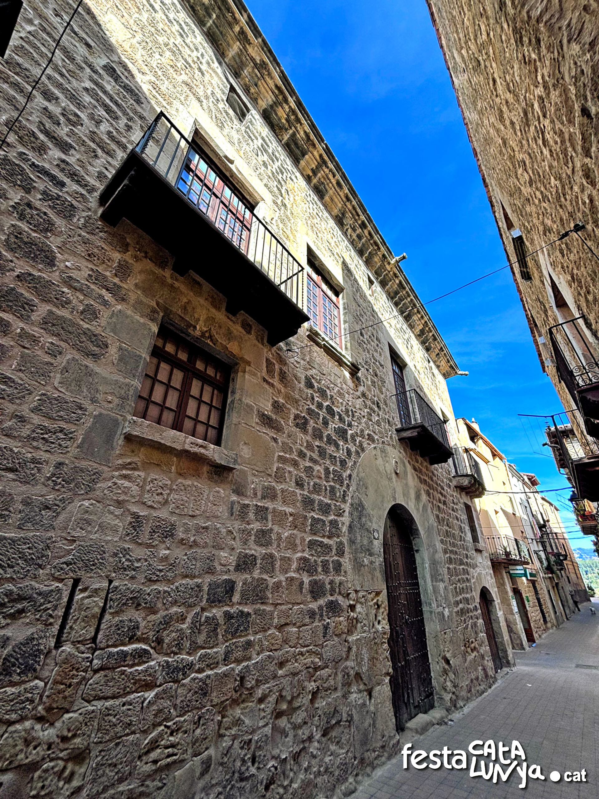 Arnes - Nucli històric - Casa Santa Pau