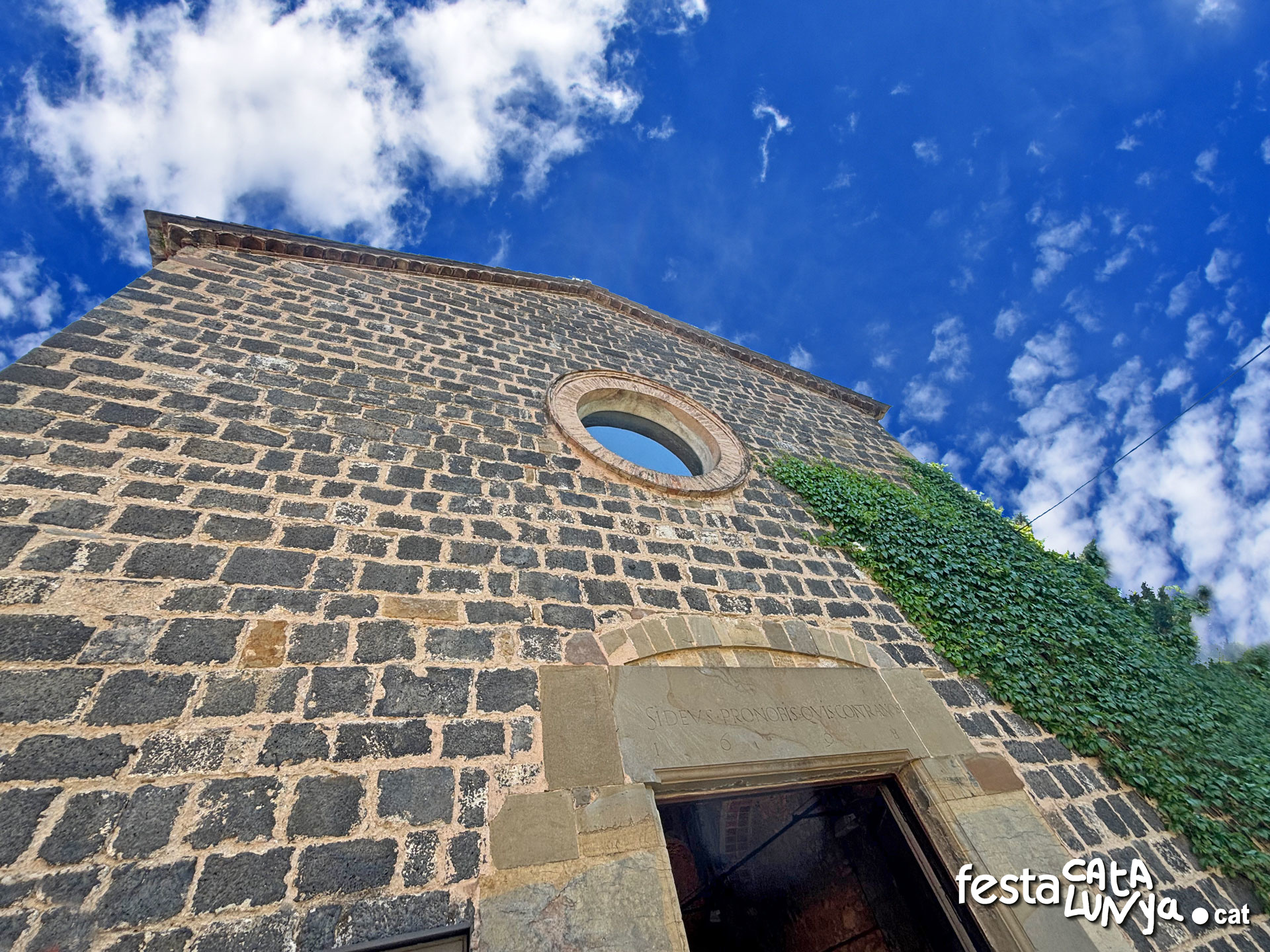 Castellfollit de la Roca - Església vella de Sant Salvador