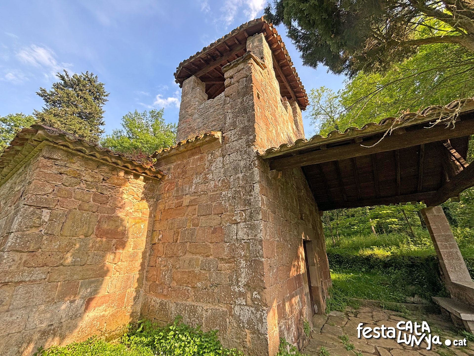 Sant Andreu de Socarrats a La Vall de Bianya ***