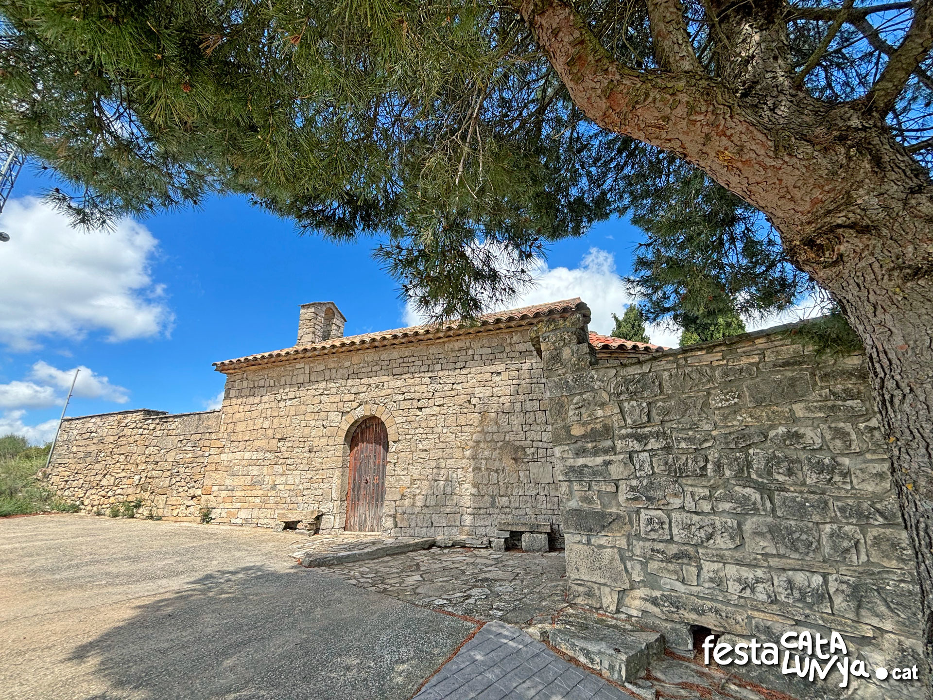 Mare de Déu del Coll de la Guàrdia Lada a Montoliu de Segarra